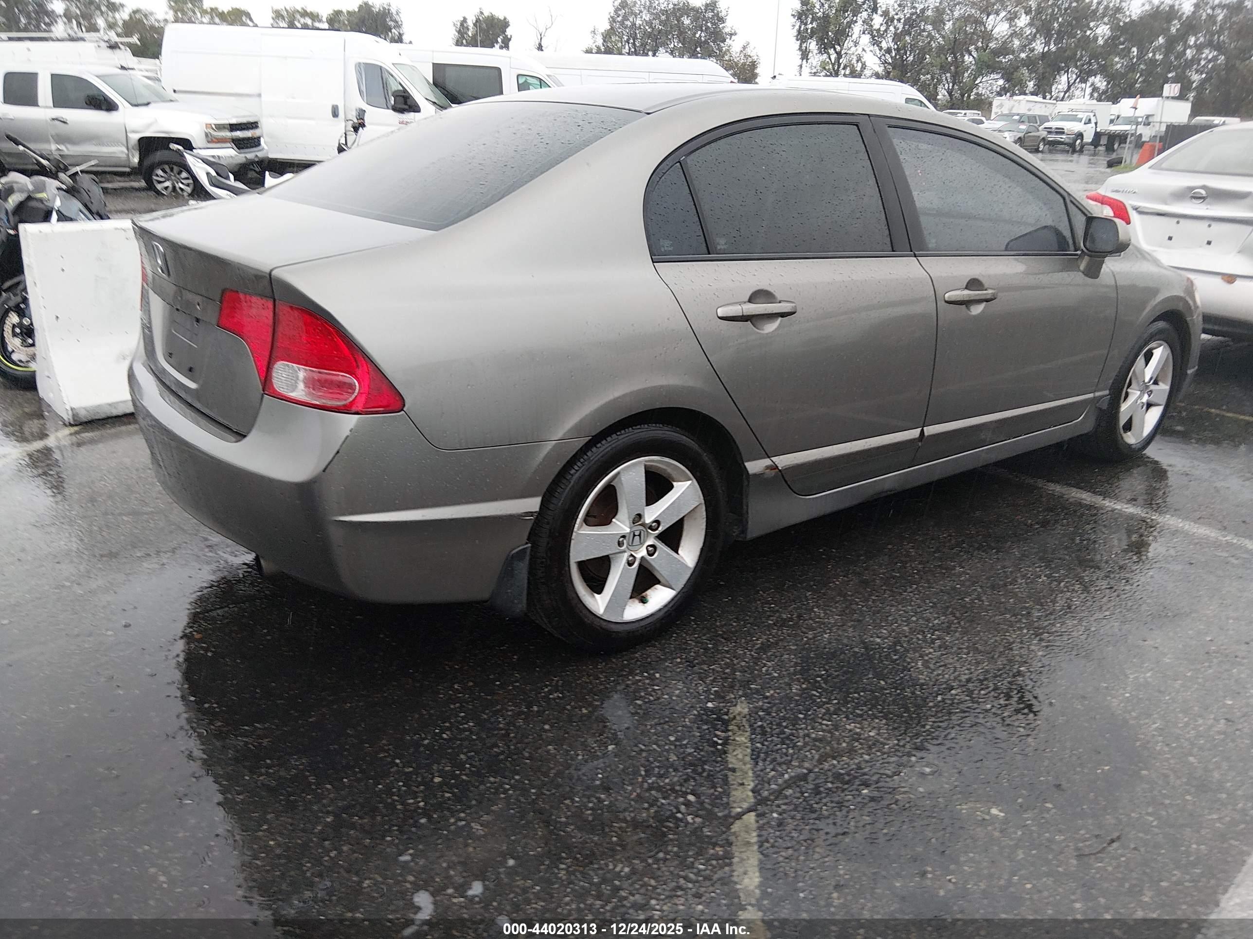 HONDA CIVIC image 4