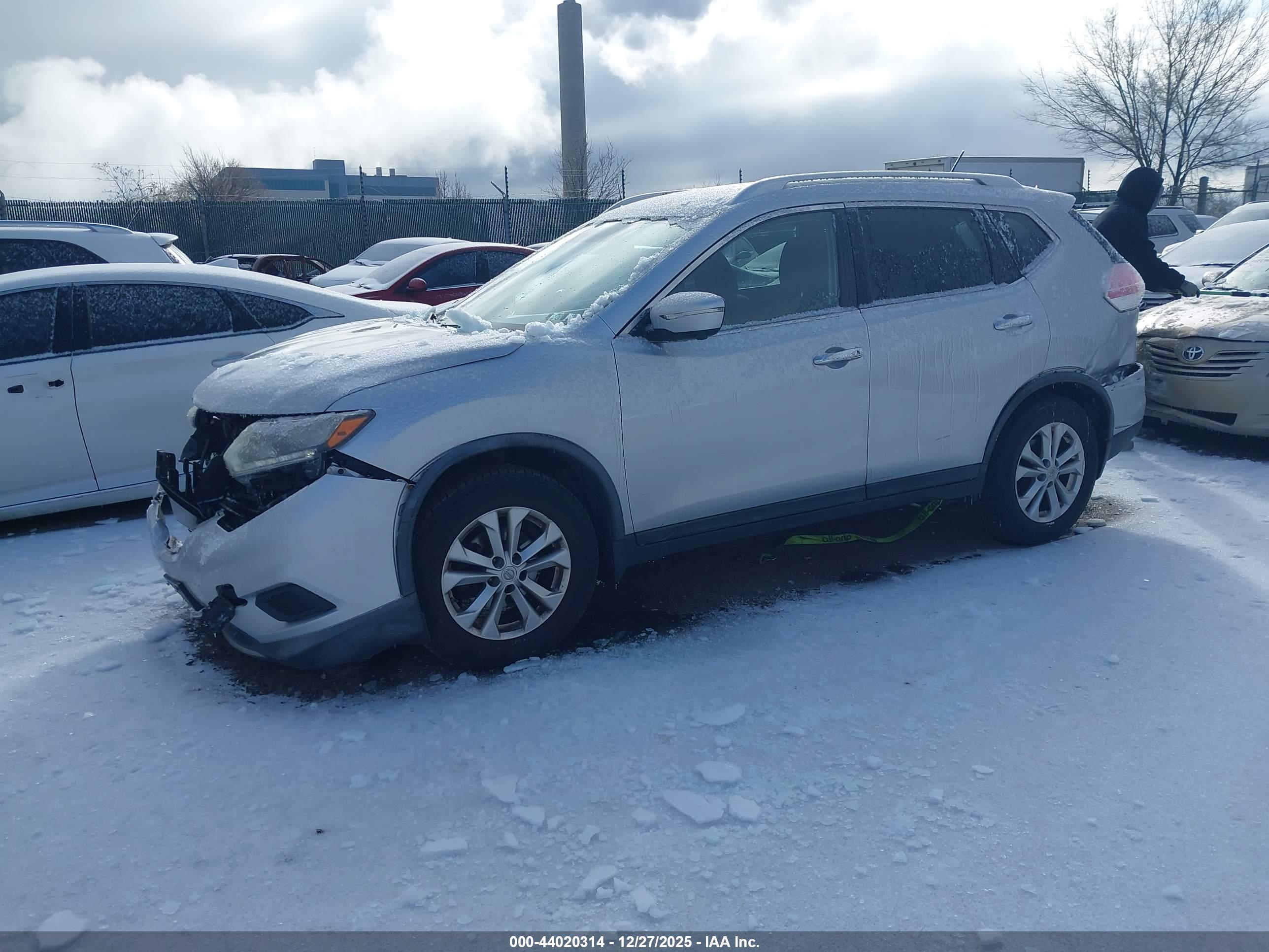 NISSAN ROGUE image 2