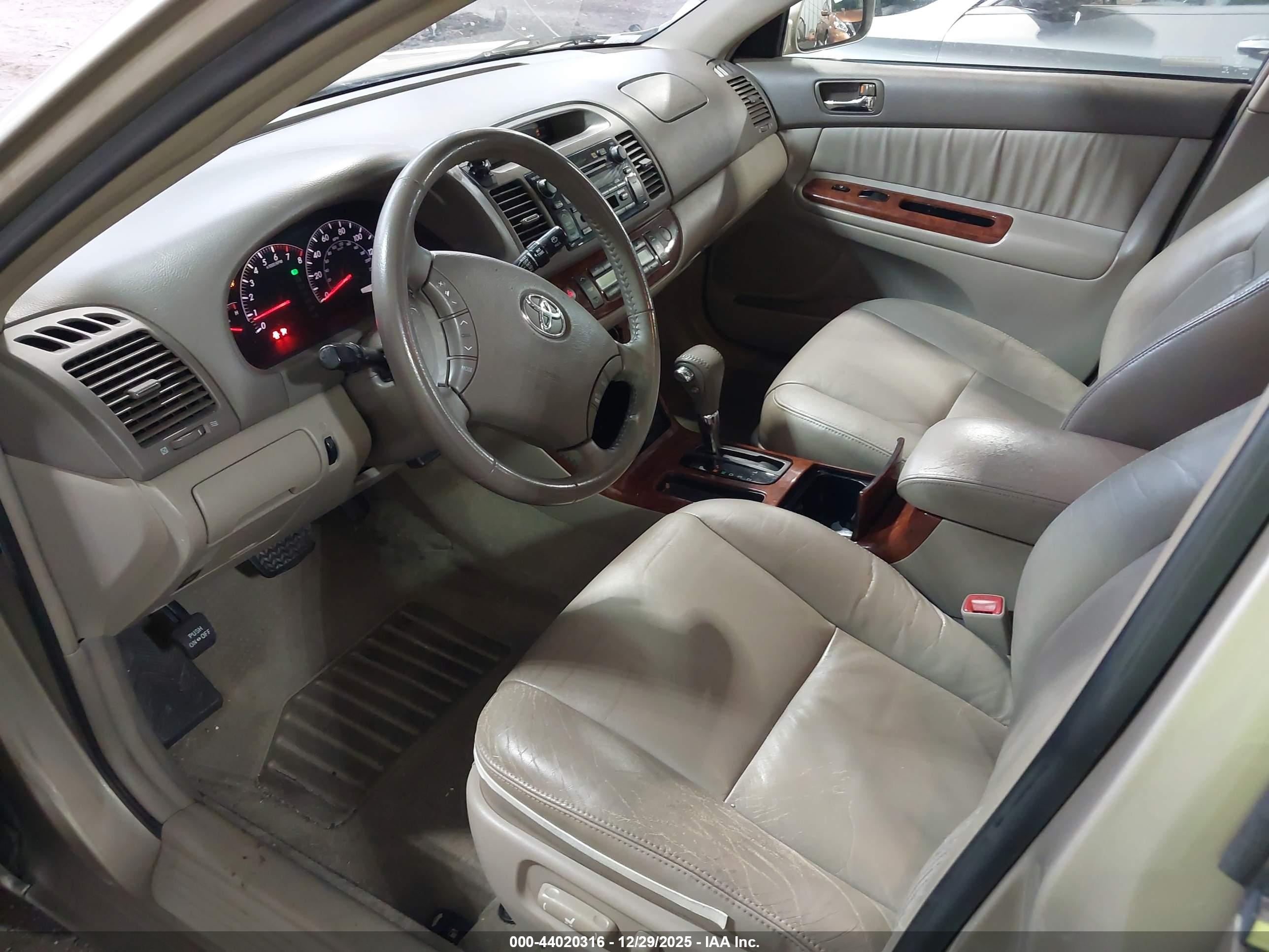 TOYOTA CAMRY image 5