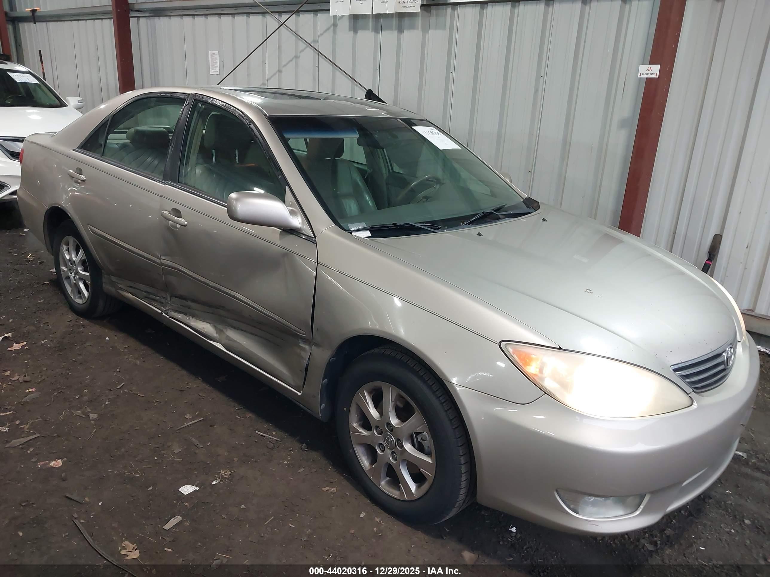 TOYOTA CAMRY image 6