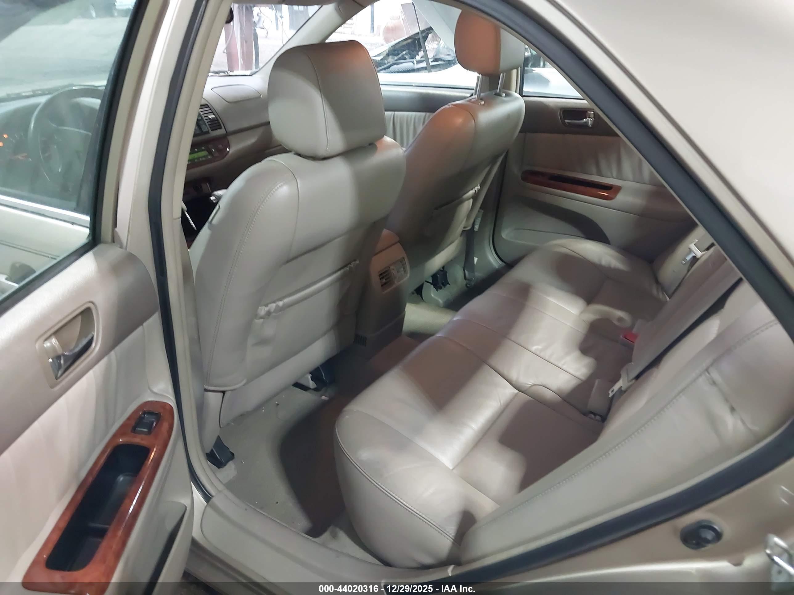 TOYOTA CAMRY image 8