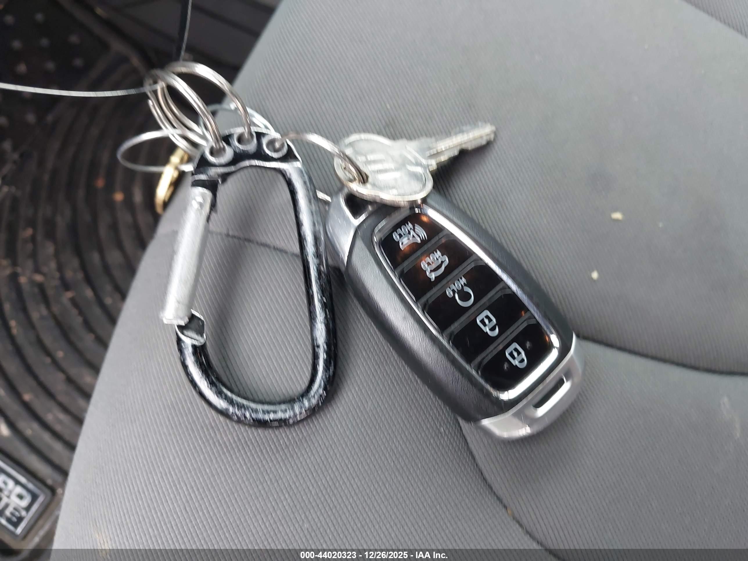 HYUNDAI ELANTRA image 11