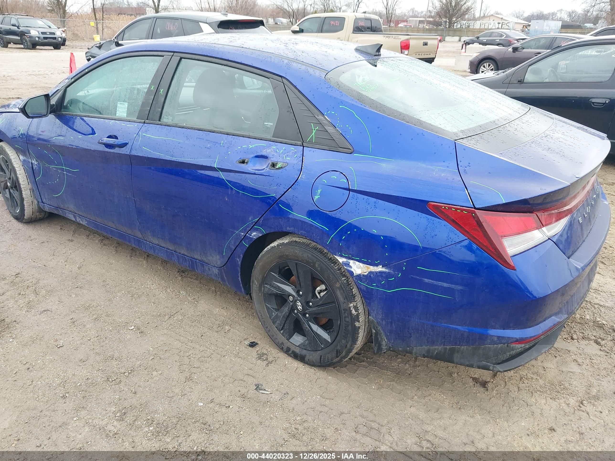 HYUNDAI ELANTRA image 3