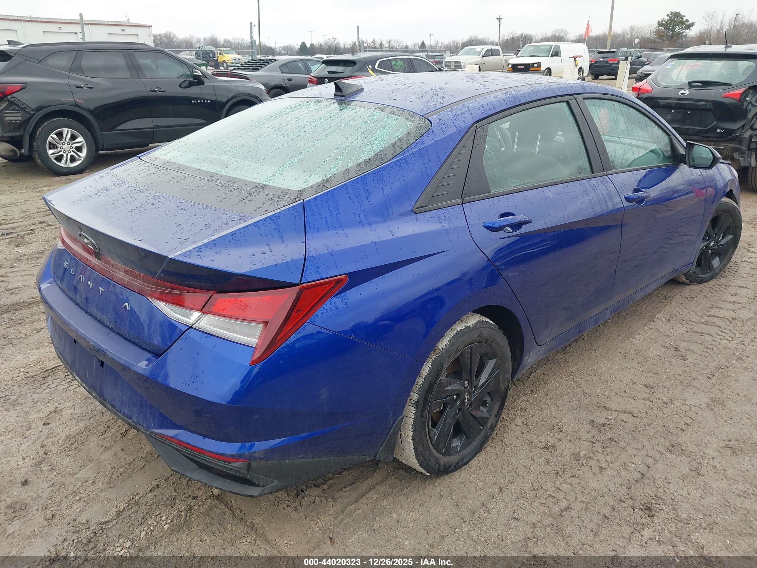 HYUNDAI ELANTRA image 4
