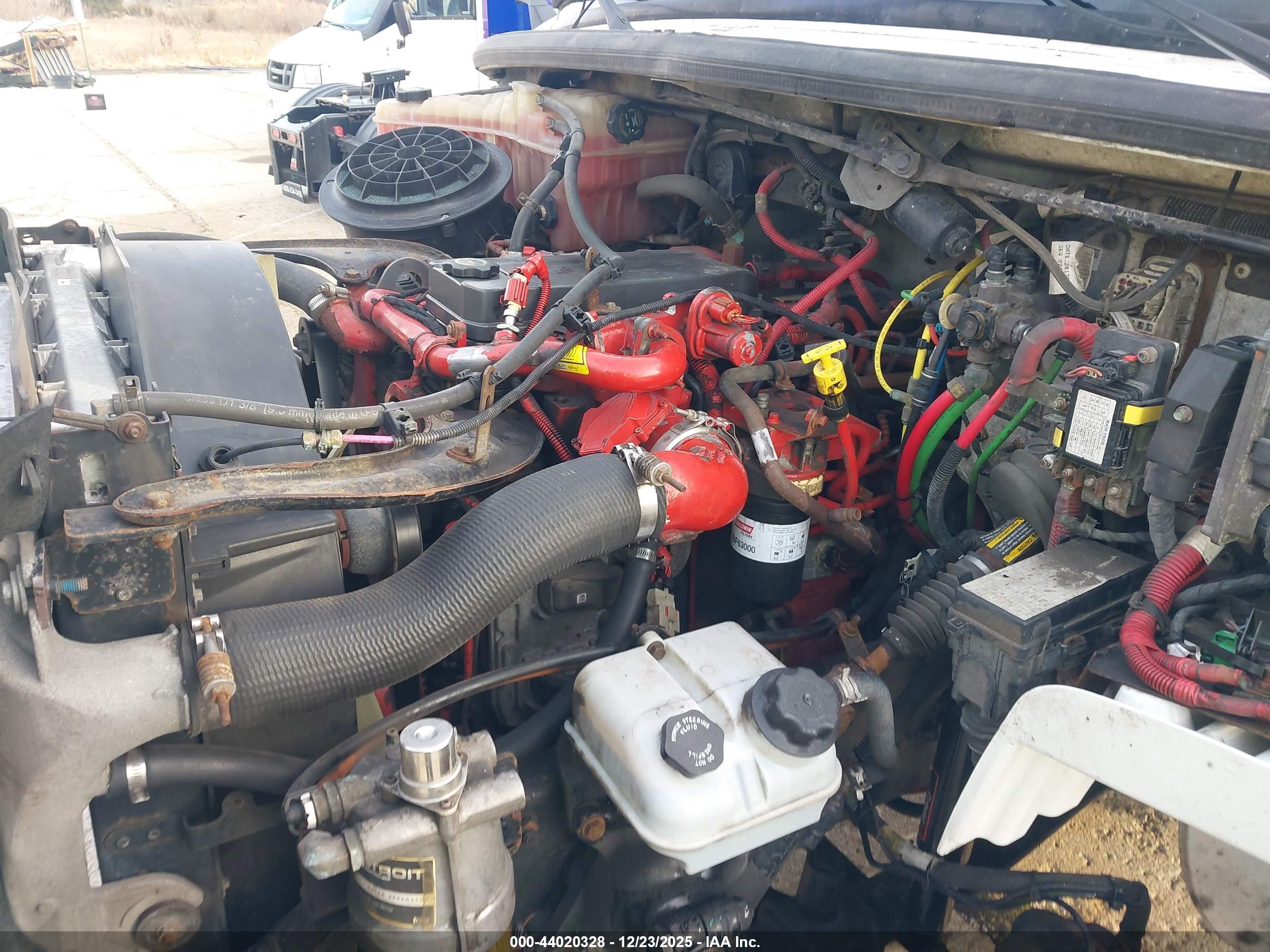 FREIGHTLINER M2 image 10