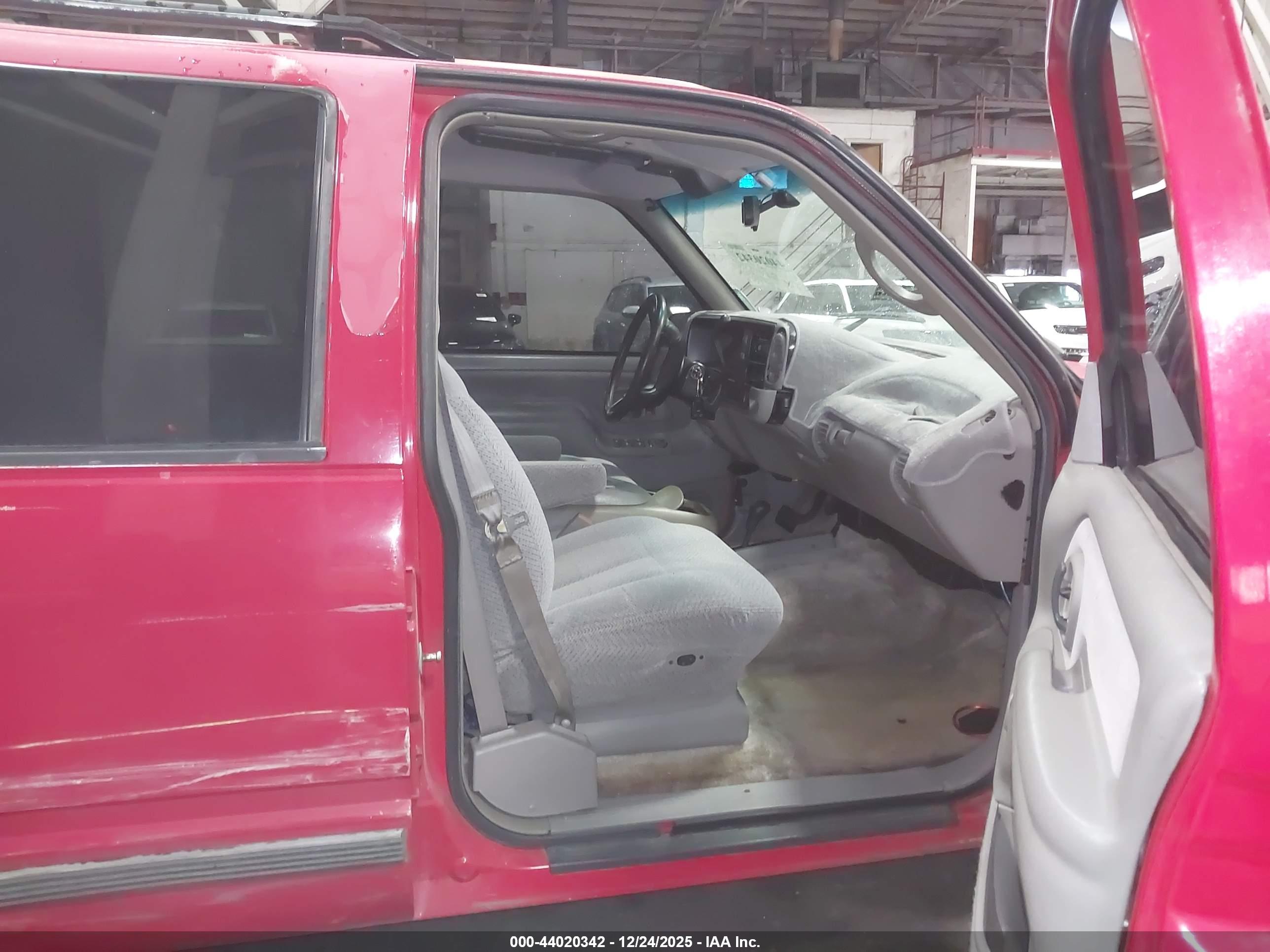 CHEVROLET TAHOE image 7