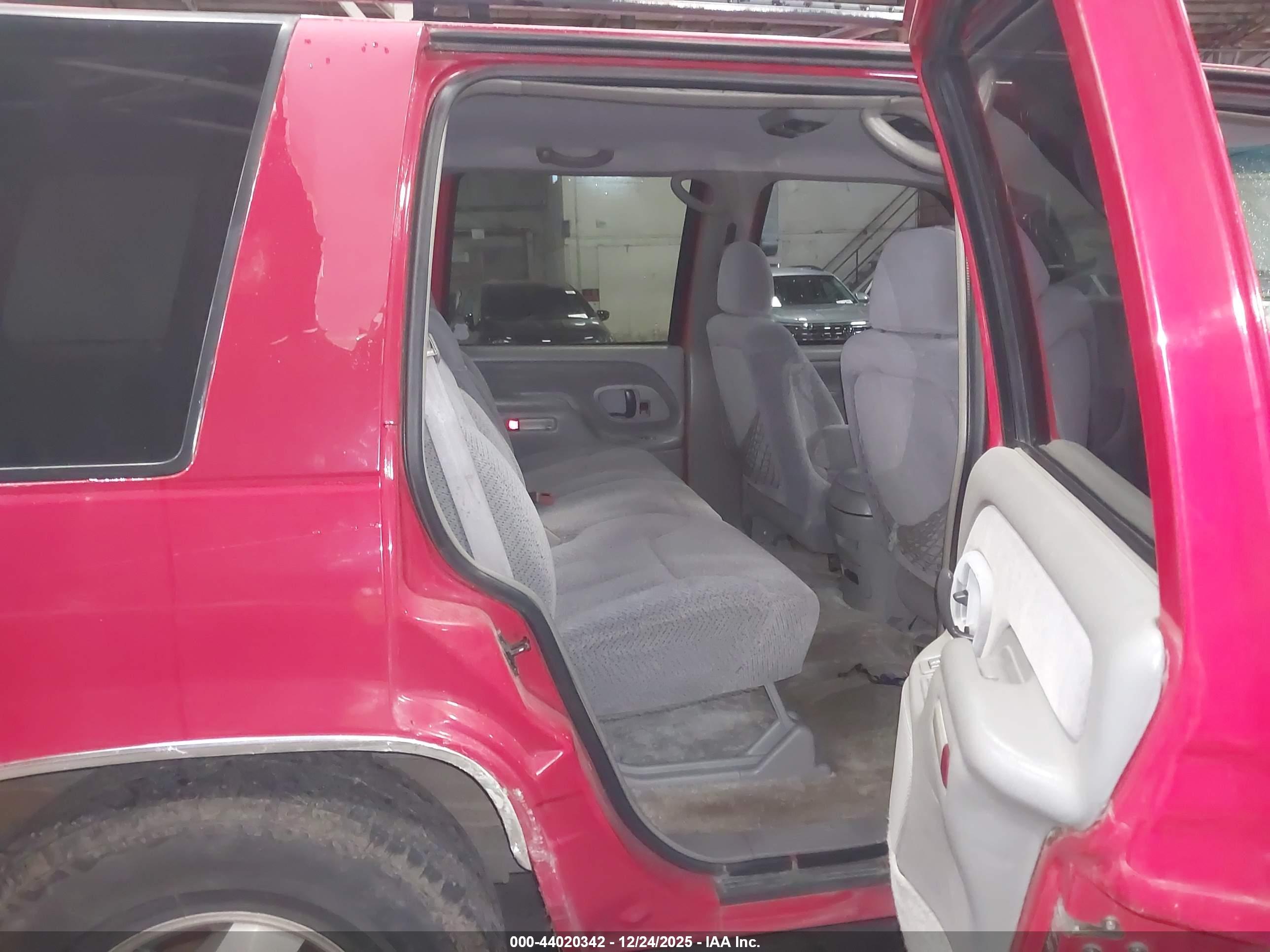 CHEVROLET TAHOE image 8