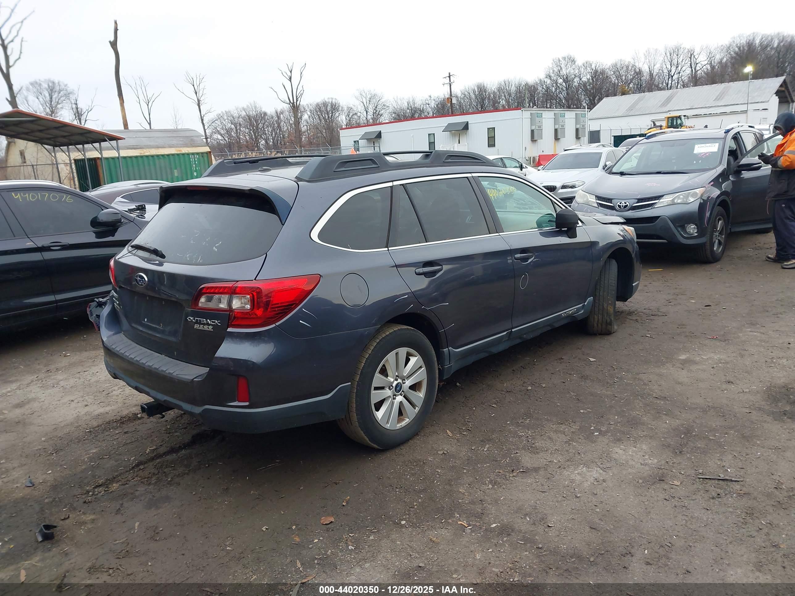 SUBARU OUTBACK image 4