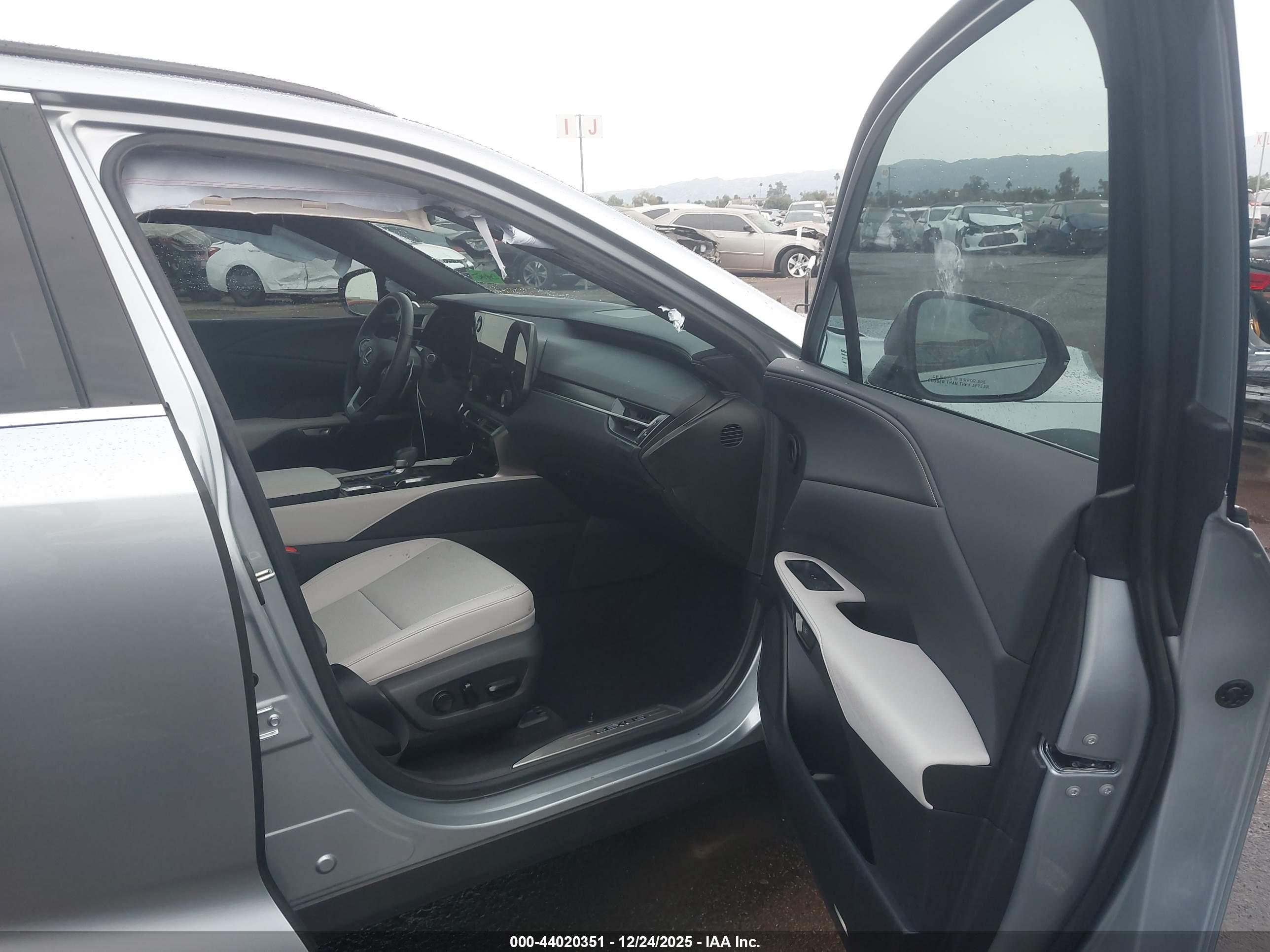 LEXUS RX image 5