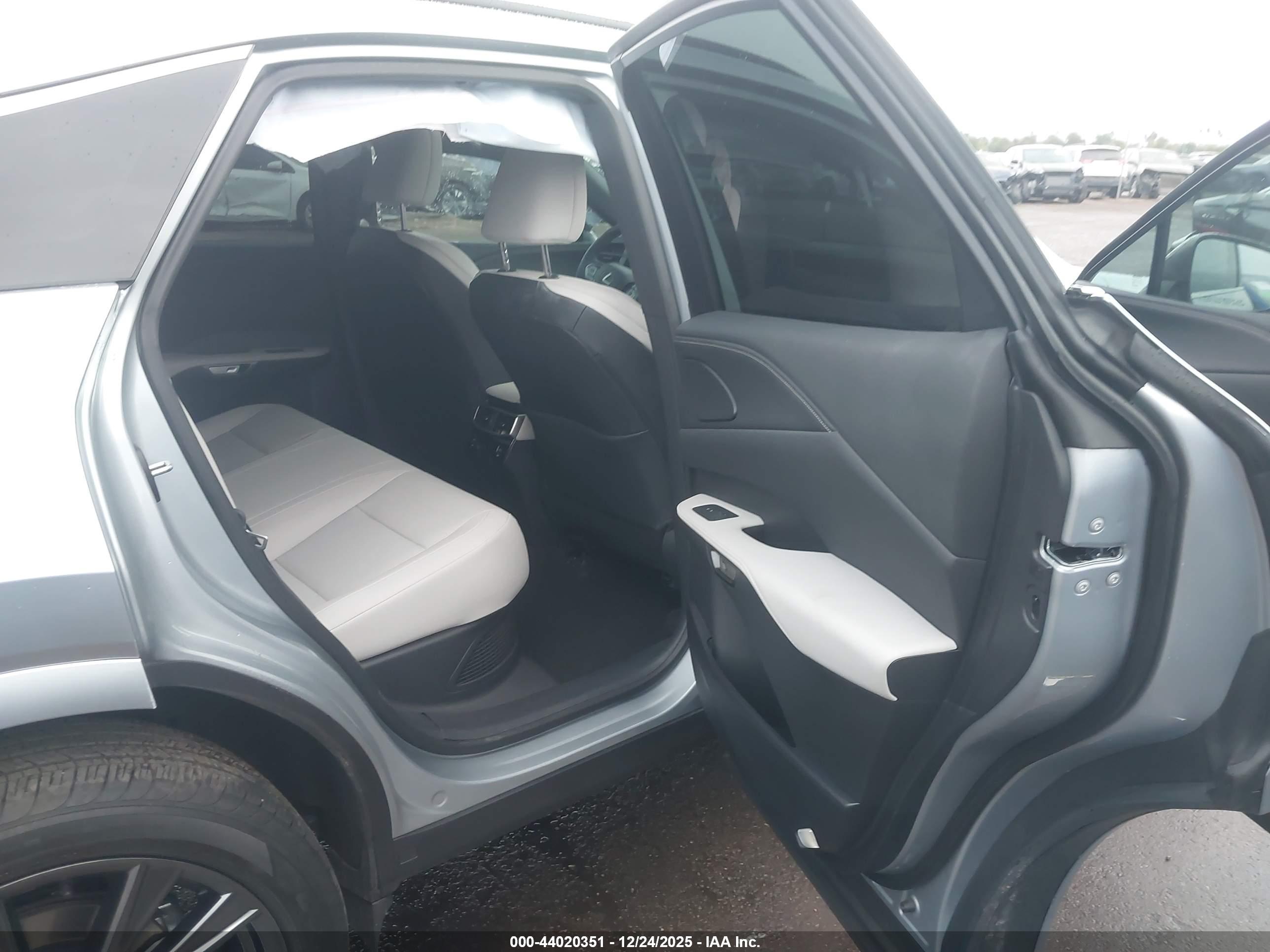 LEXUS RX image 8