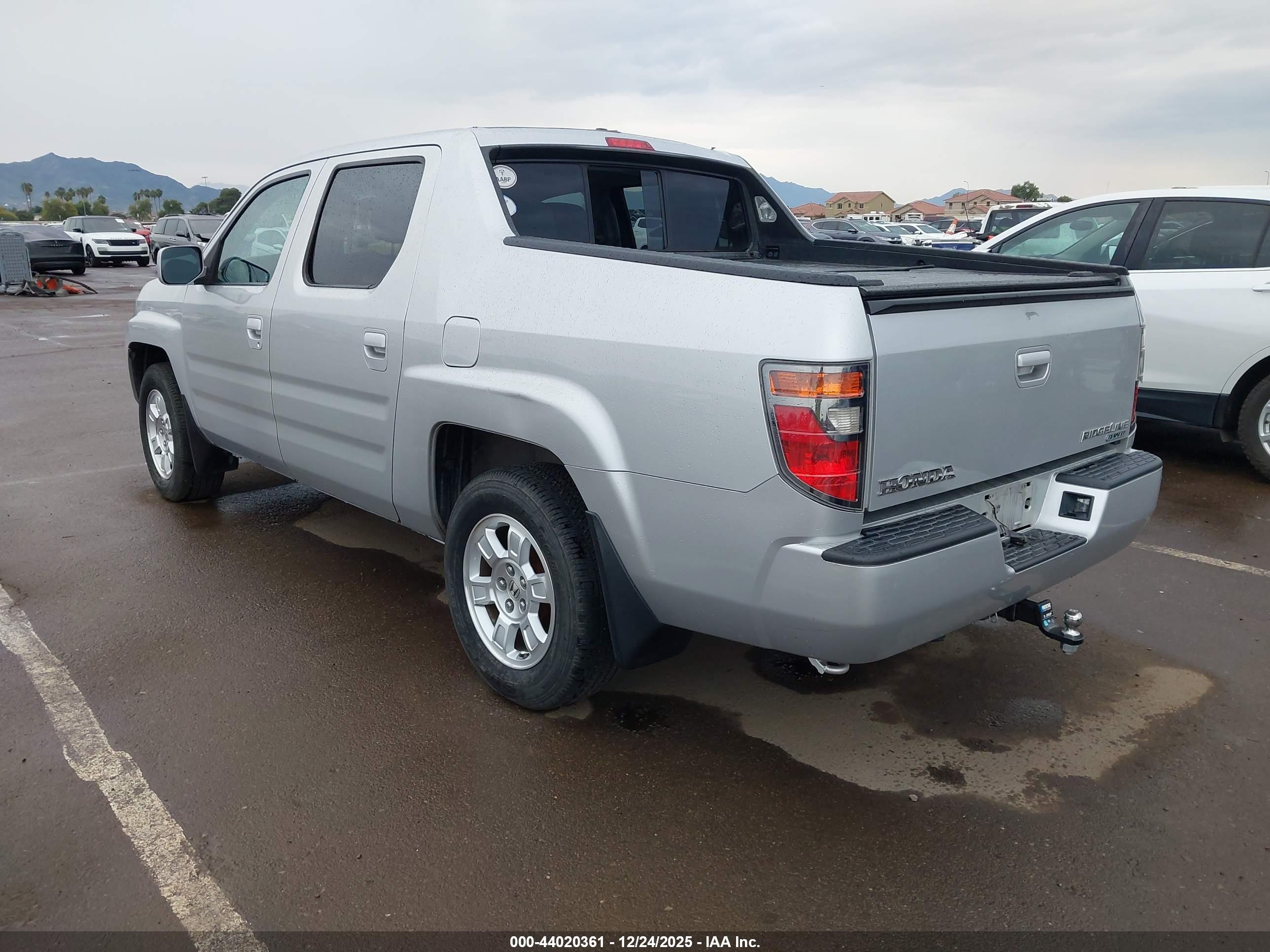 HONDA RIDGELINE image 3