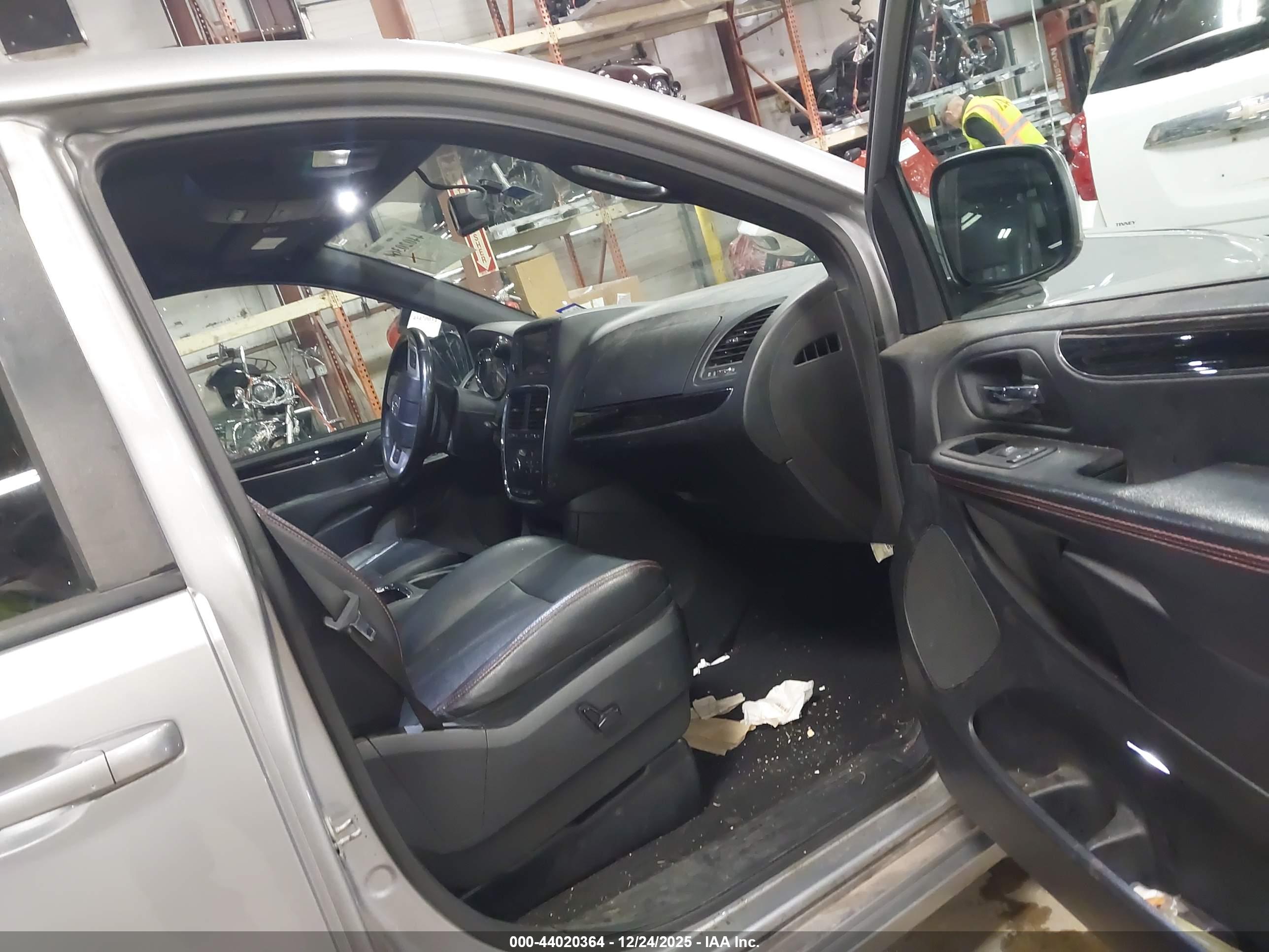 DODGE GRAND image 5