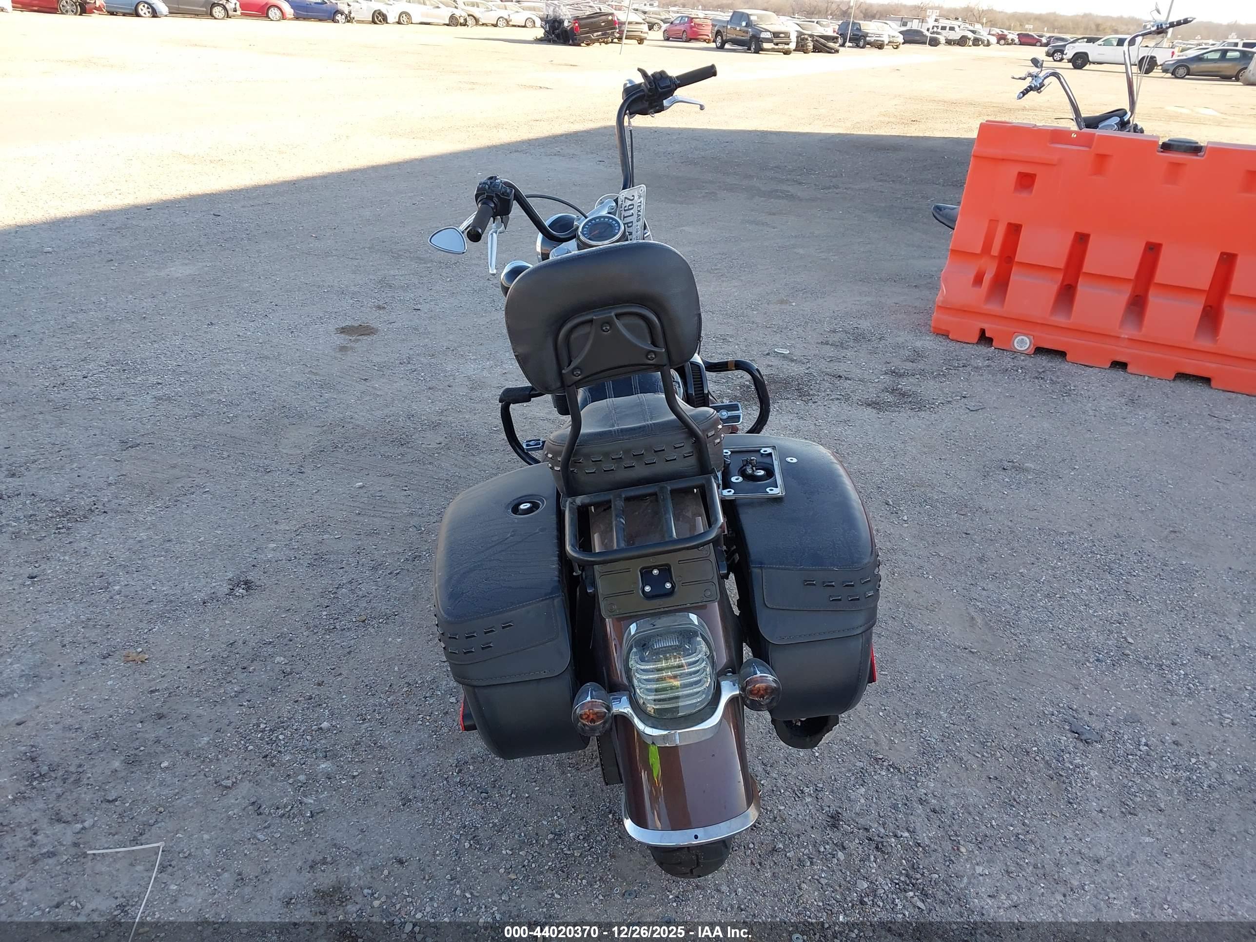 HARLEY-DAVIDSON FLHCS image 6