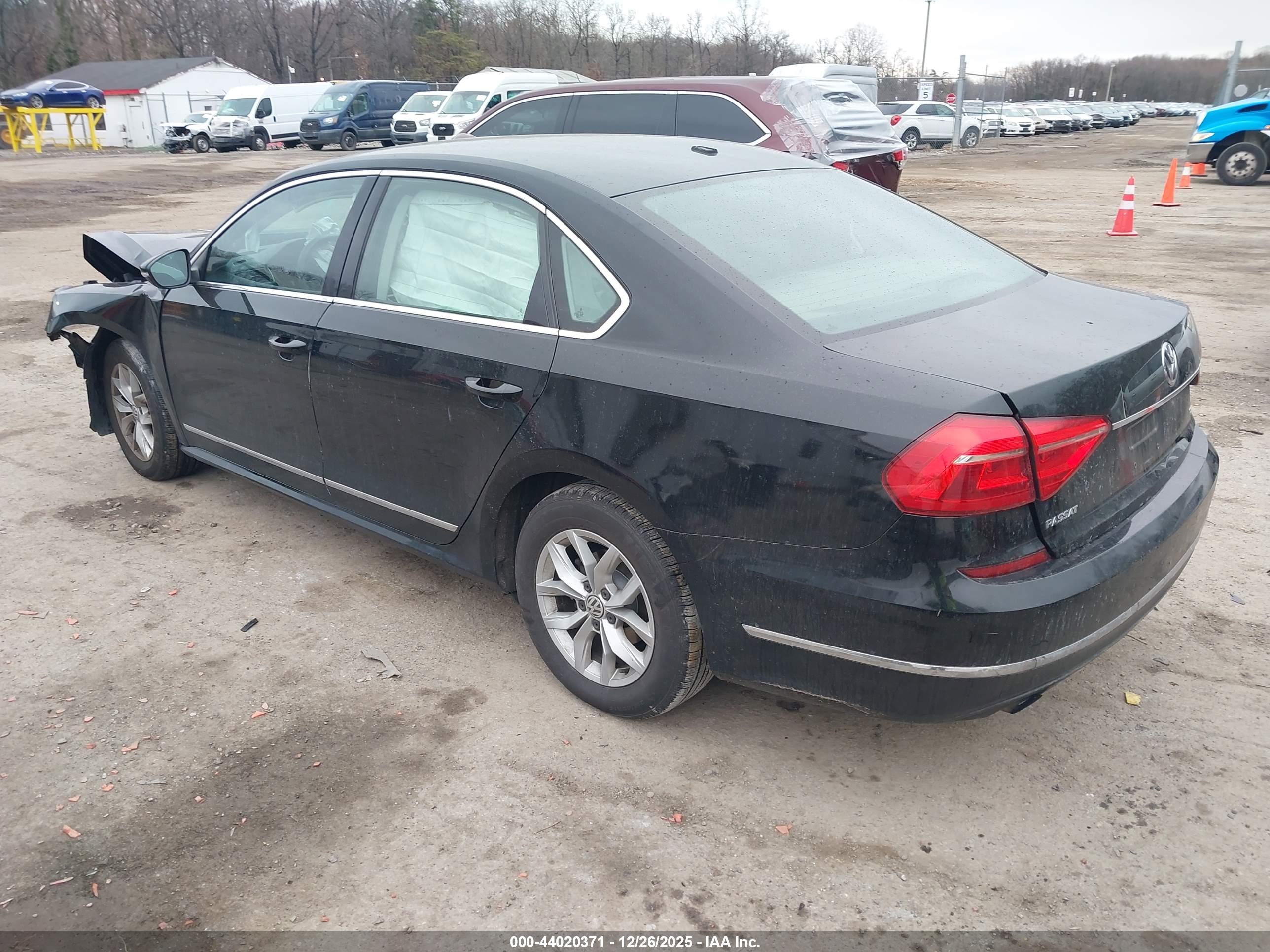 VOLKSWAGEN PASSAT image 3