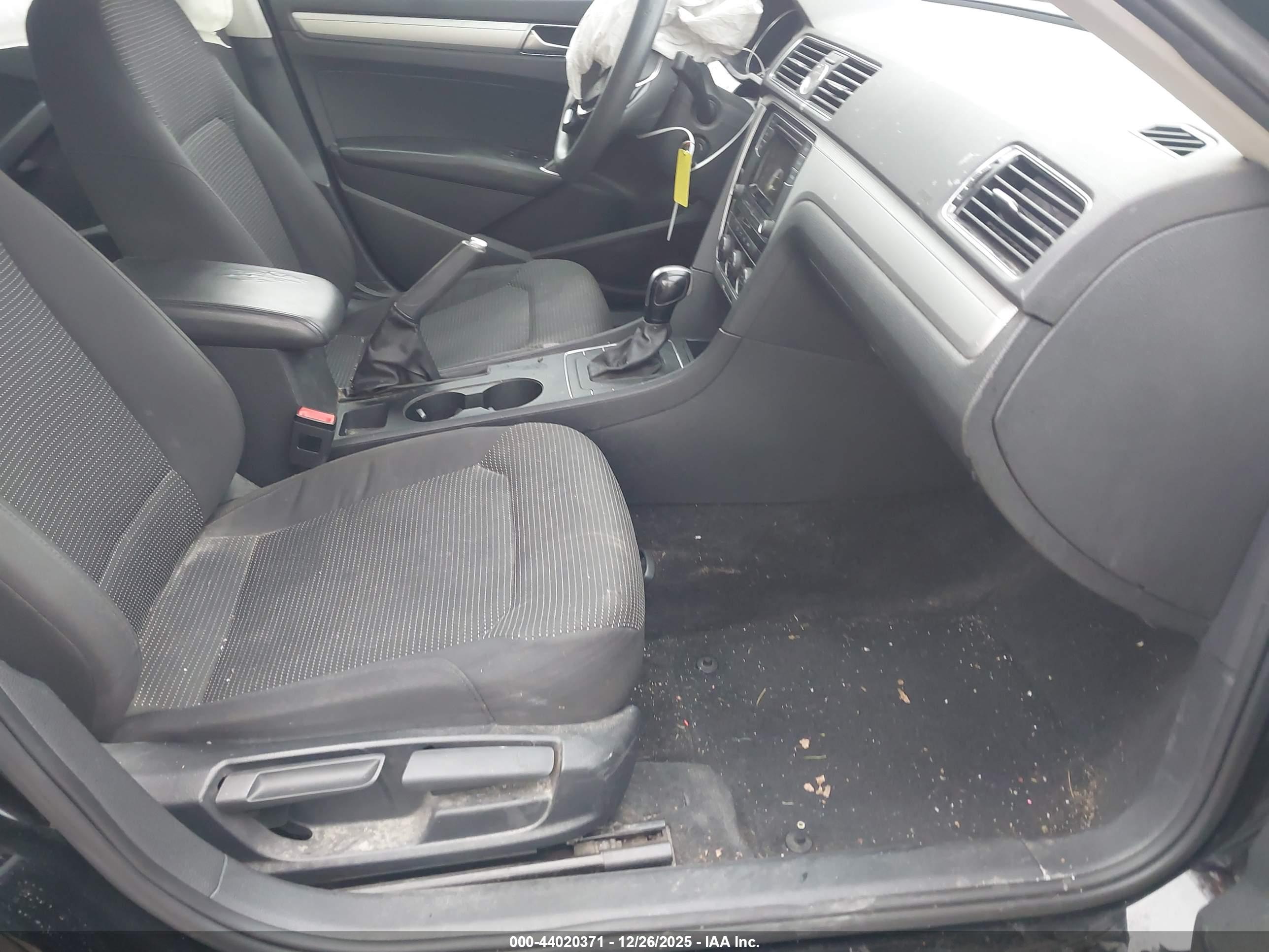 VOLKSWAGEN PASSAT image 5