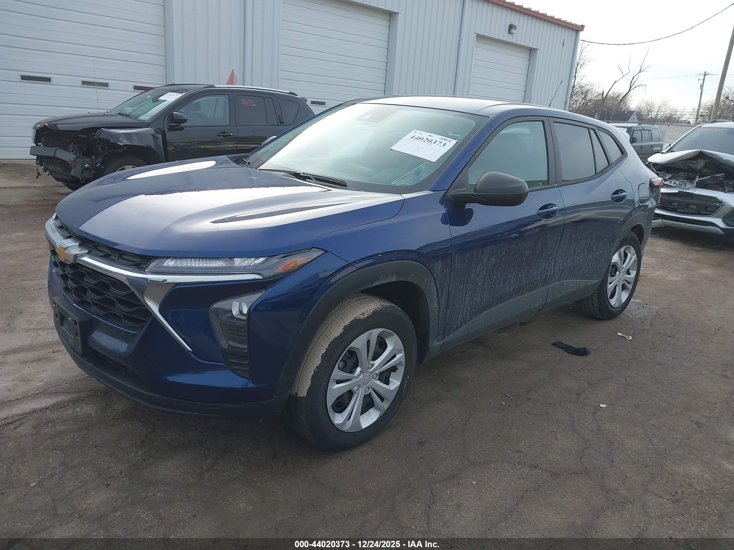CHEVROLET TRAX image 2