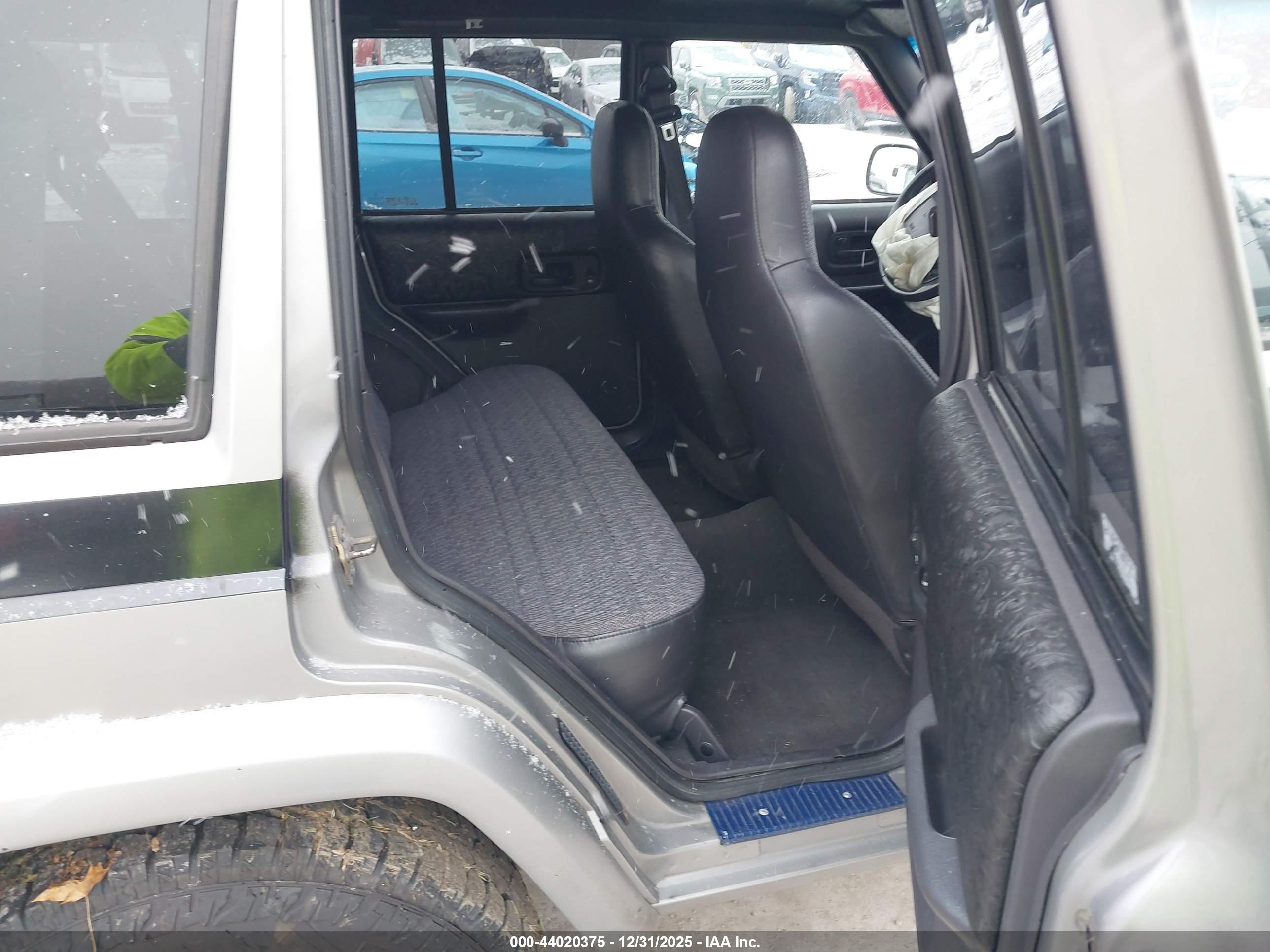 JEEP CHEROKEE image 8