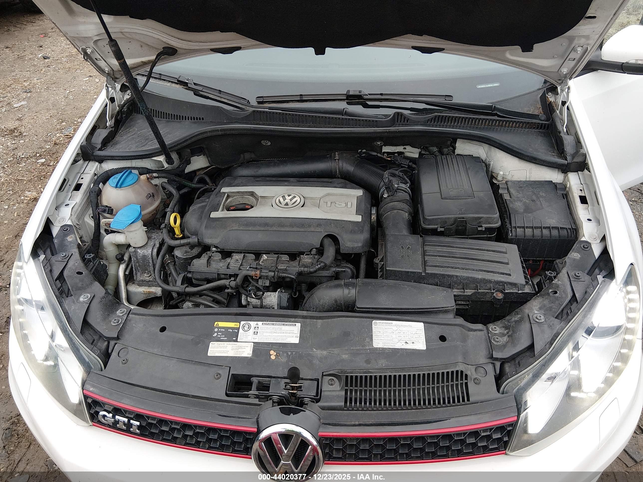 VOLKSWAGEN GTI image 10