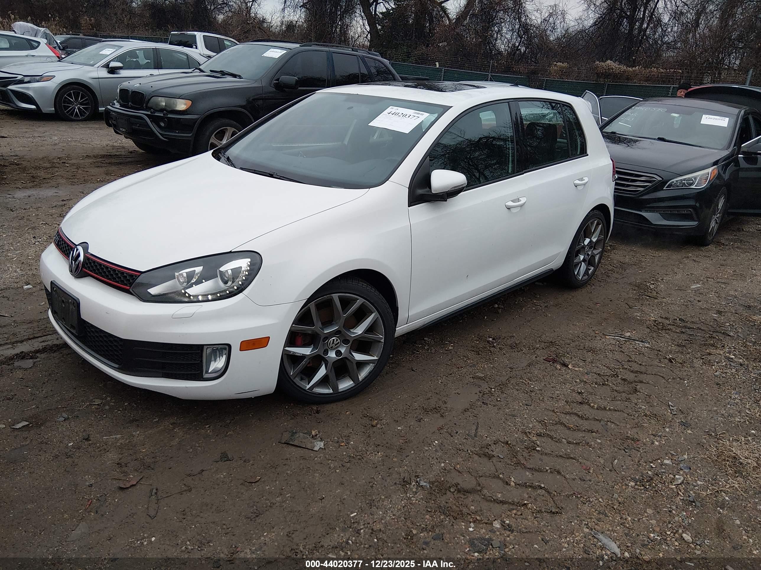 VOLKSWAGEN GTI image 2