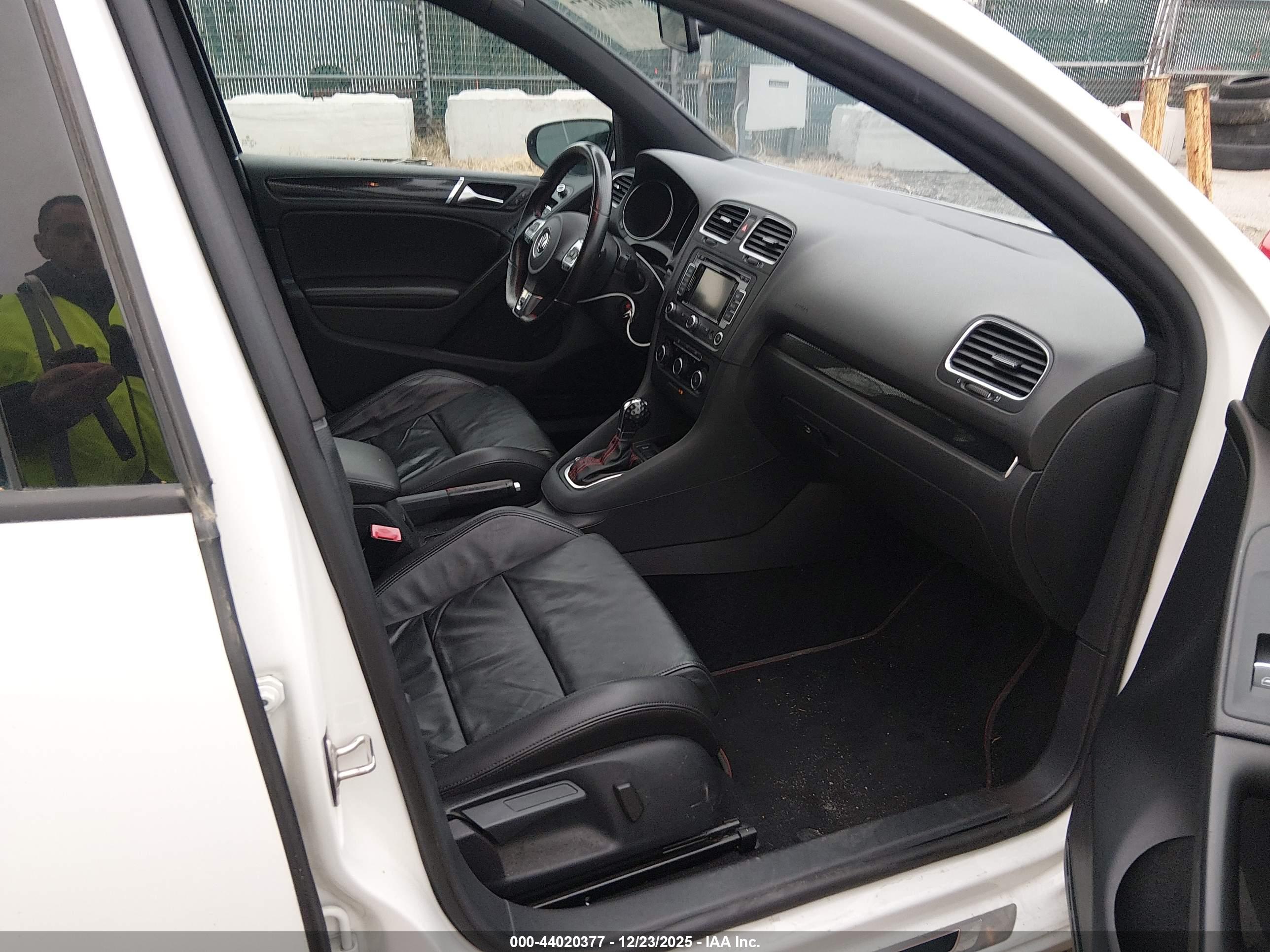 VOLKSWAGEN GTI image 5