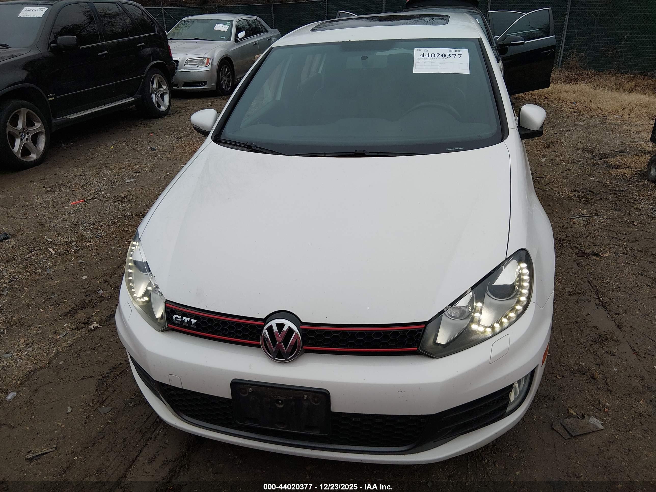 VOLKSWAGEN GTI image 6