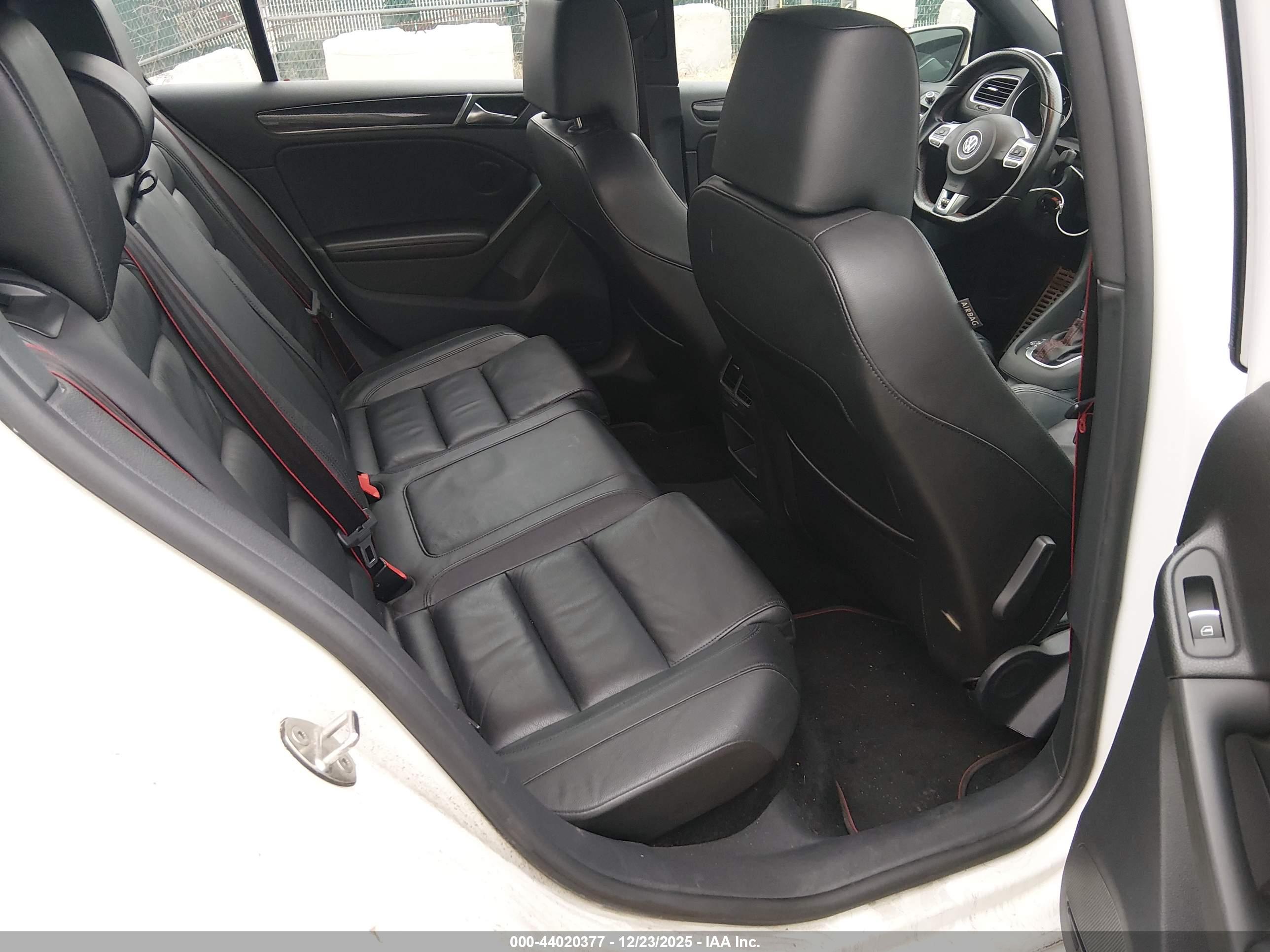 VOLKSWAGEN GTI image 8