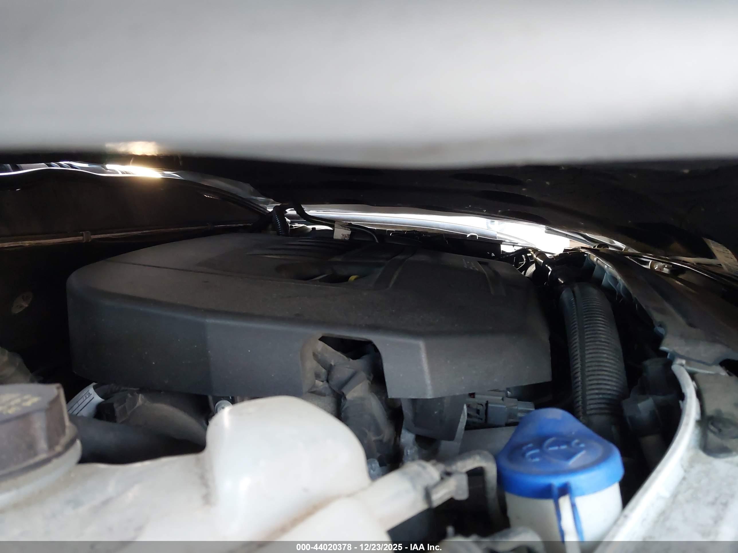 FORD FUSION image 10