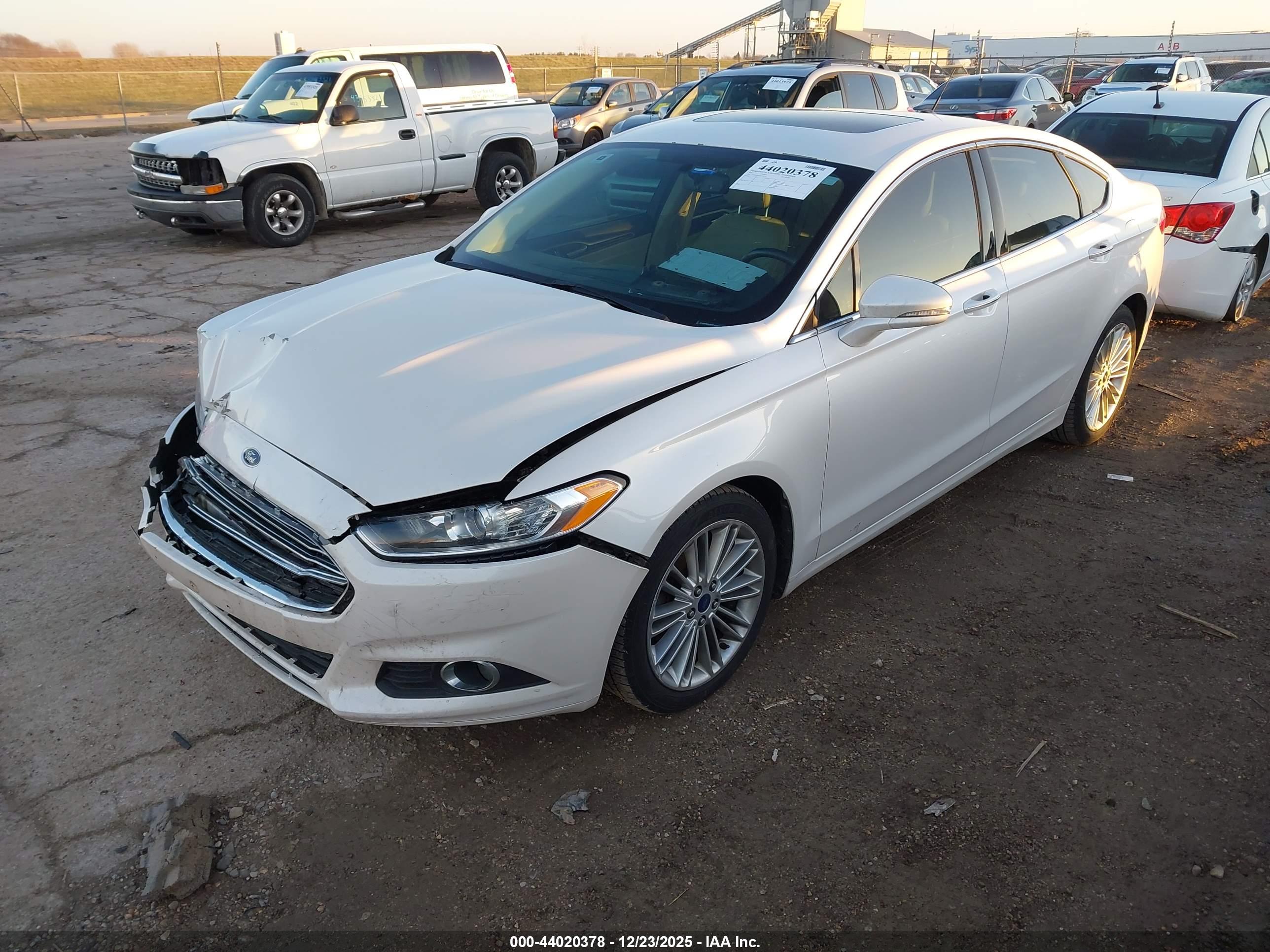 FORD FUSION image 2
