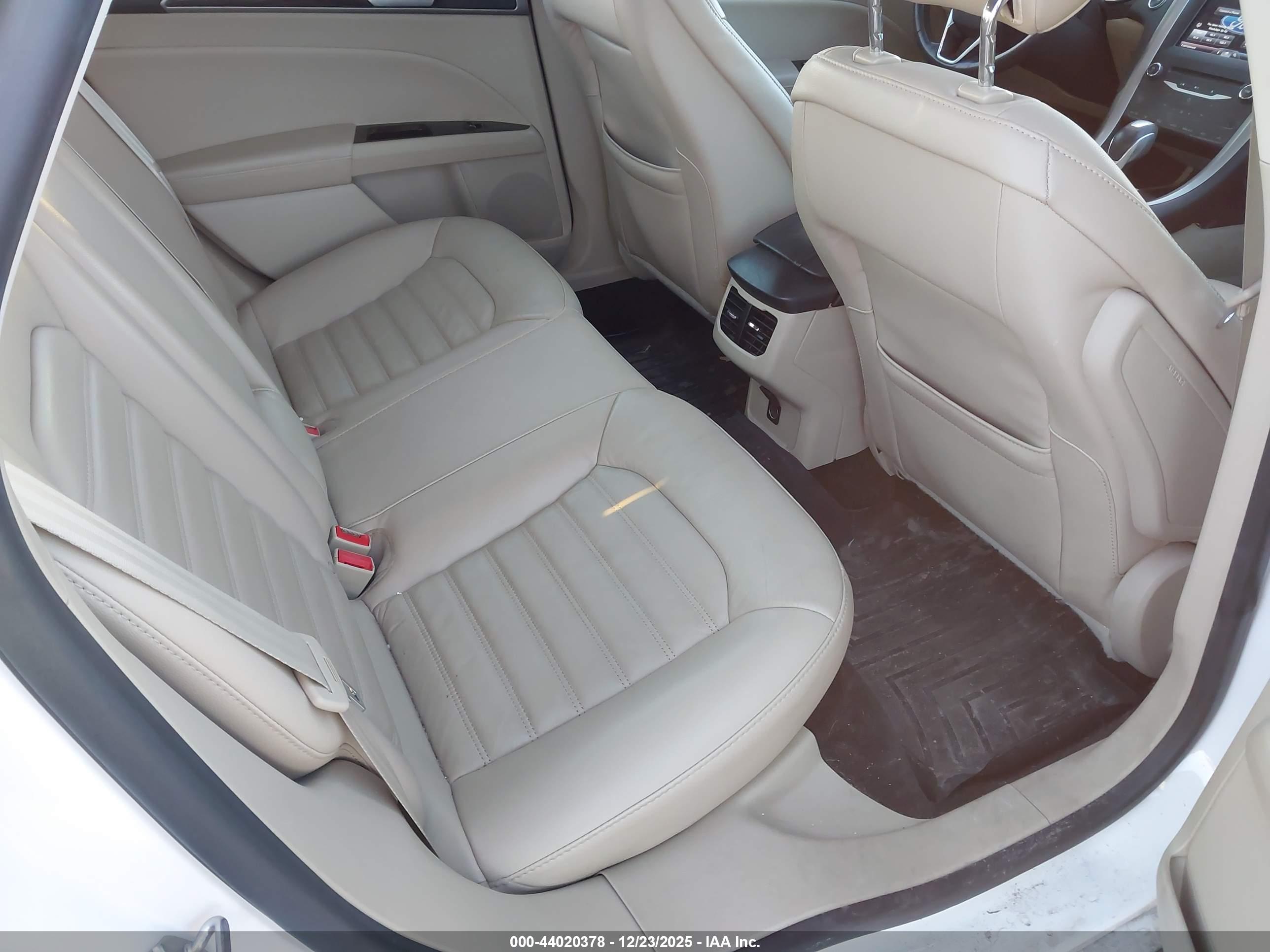 FORD FUSION image 8
