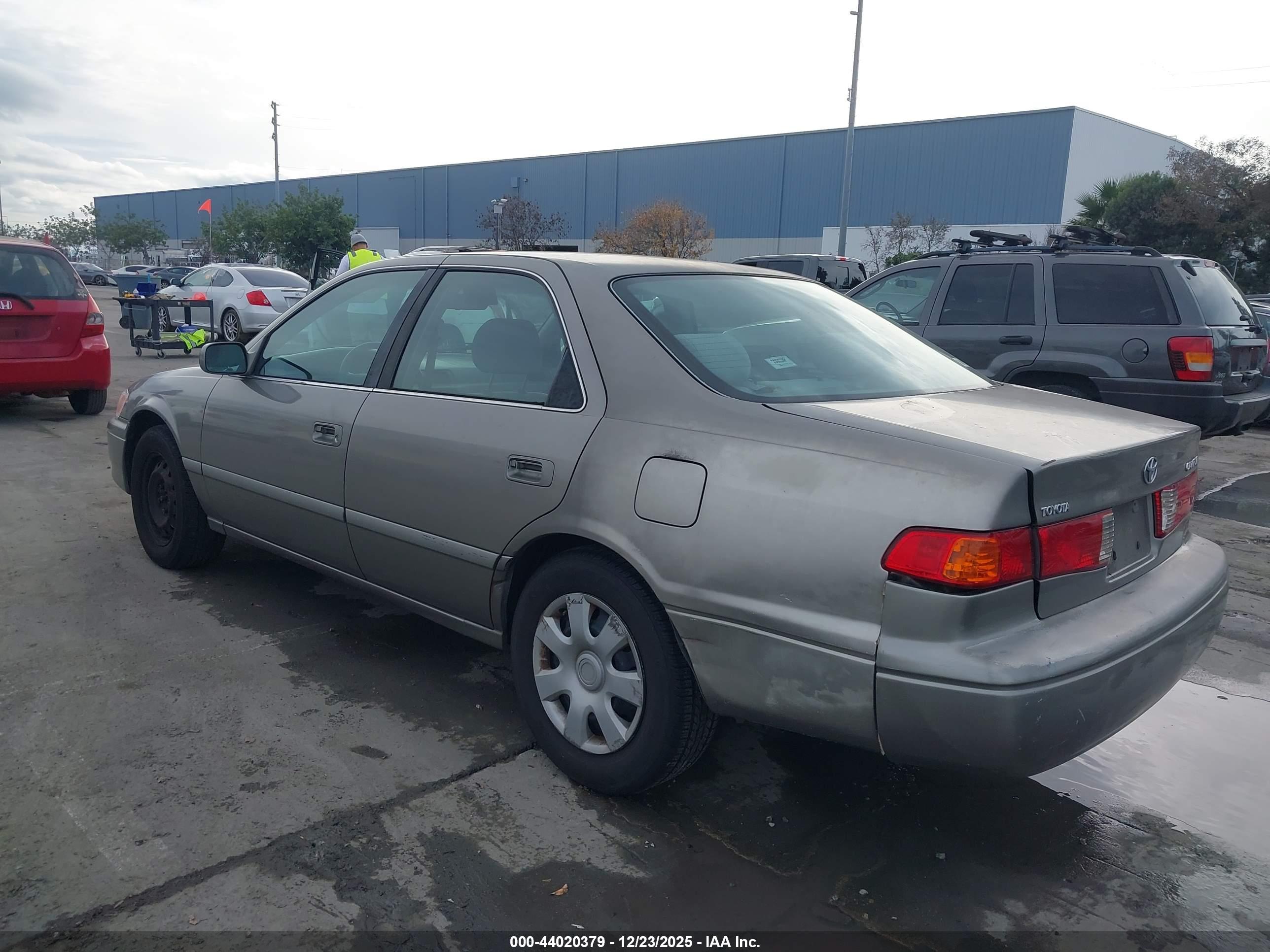 TOYOTA CAMRY image 3
