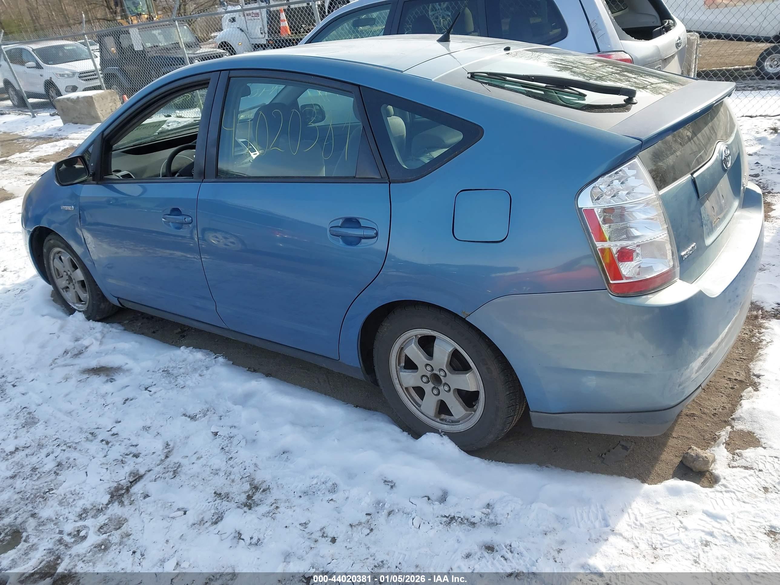 TOYOTA PRIUS image 3