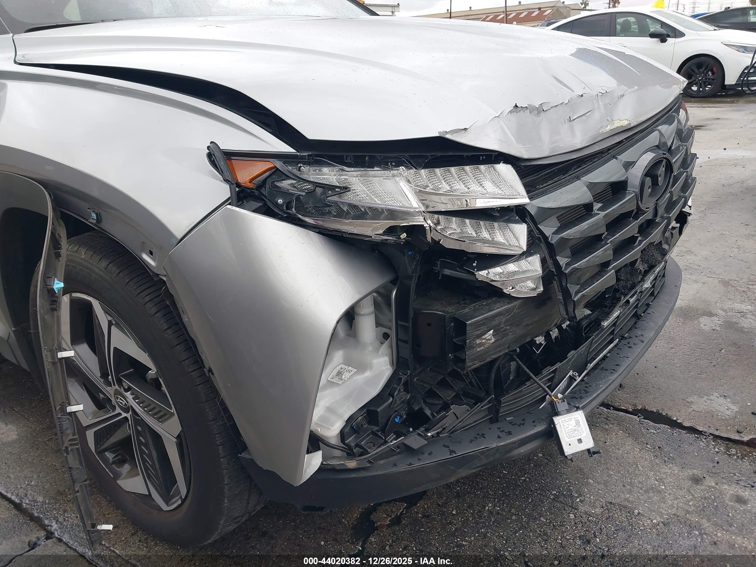 HYUNDAI TUCSON image 6
