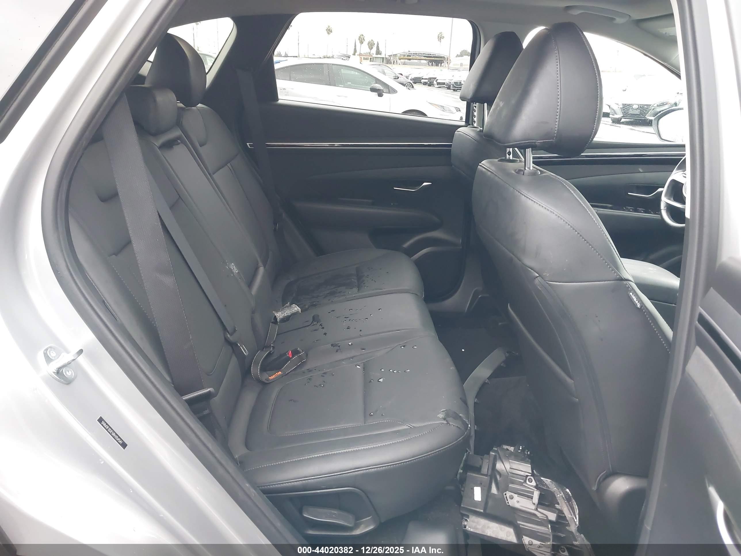 HYUNDAI TUCSON image 8