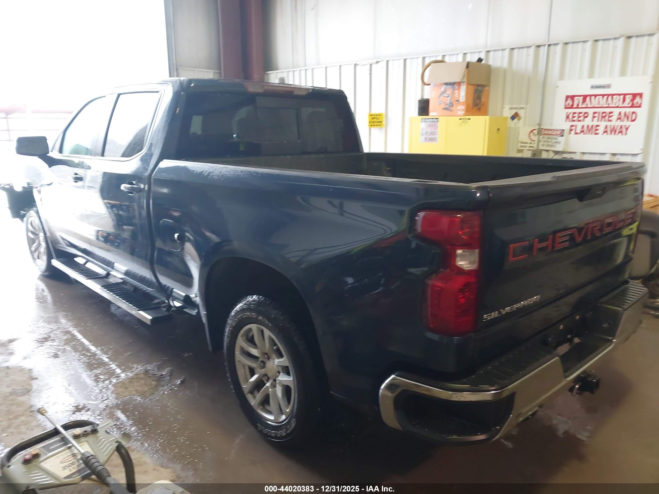 CHEVROLET SILVERADO image 3