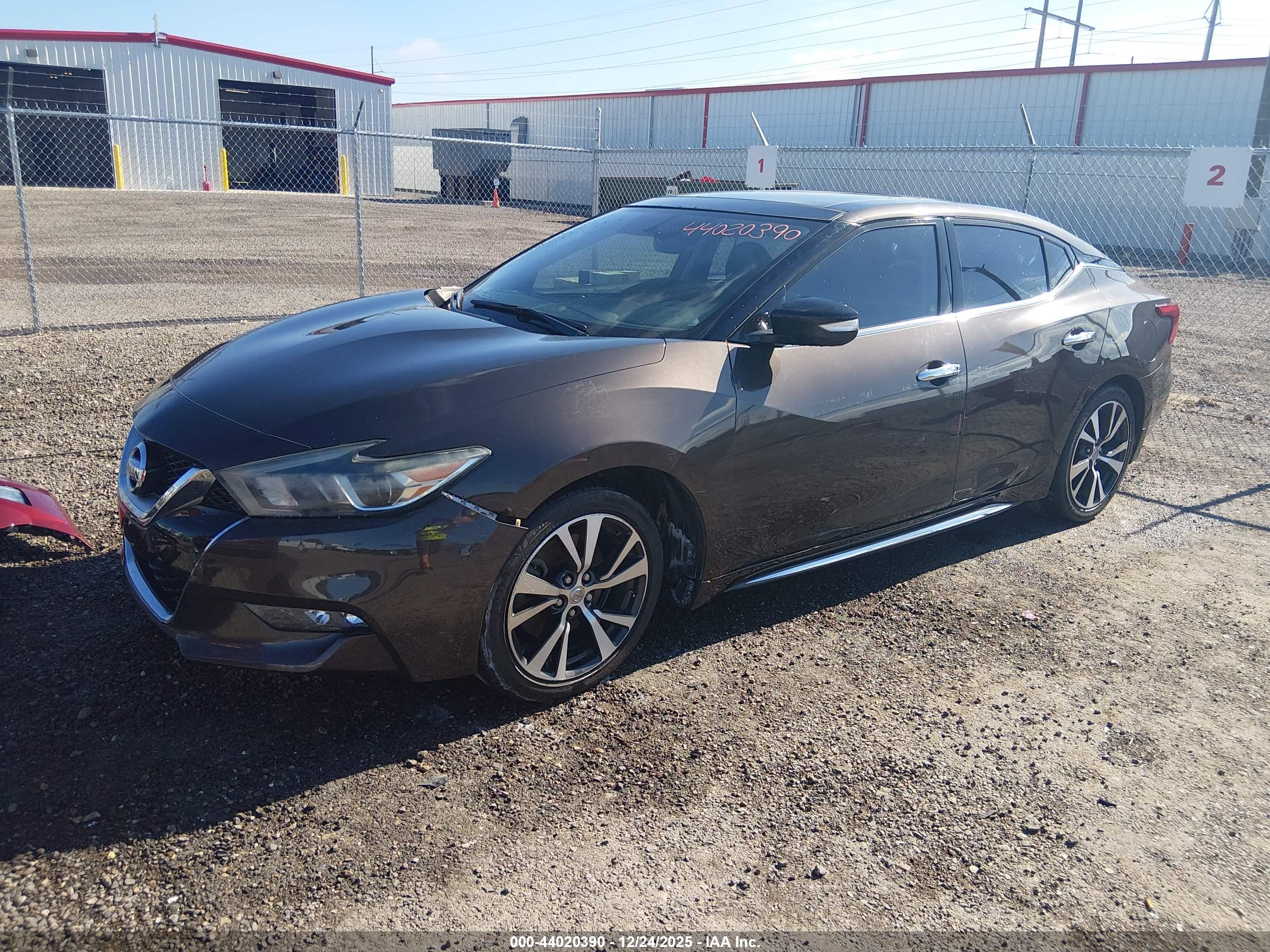 NISSAN MAXIMA image 2