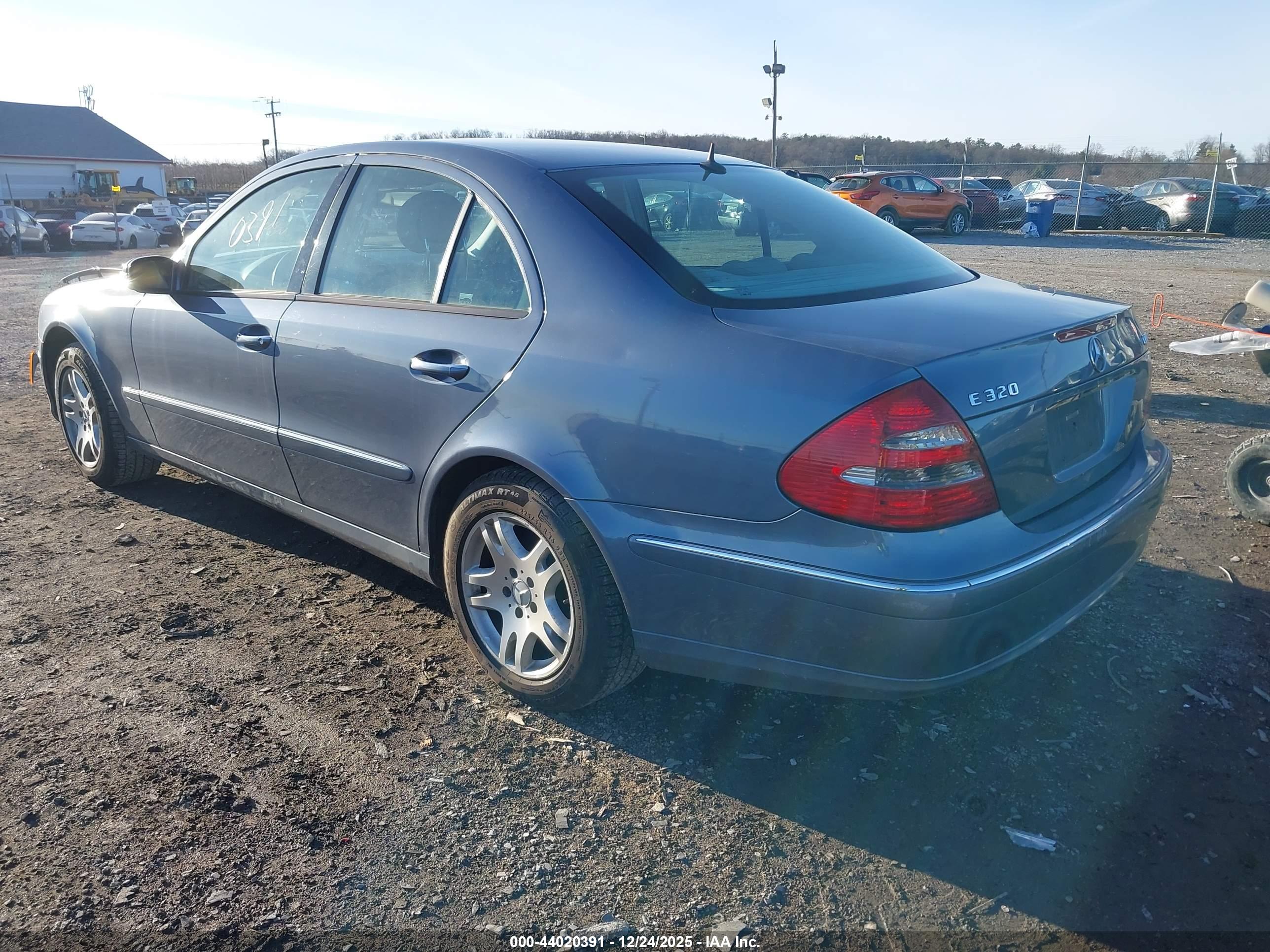 MERCEDES-BENZ E image 3