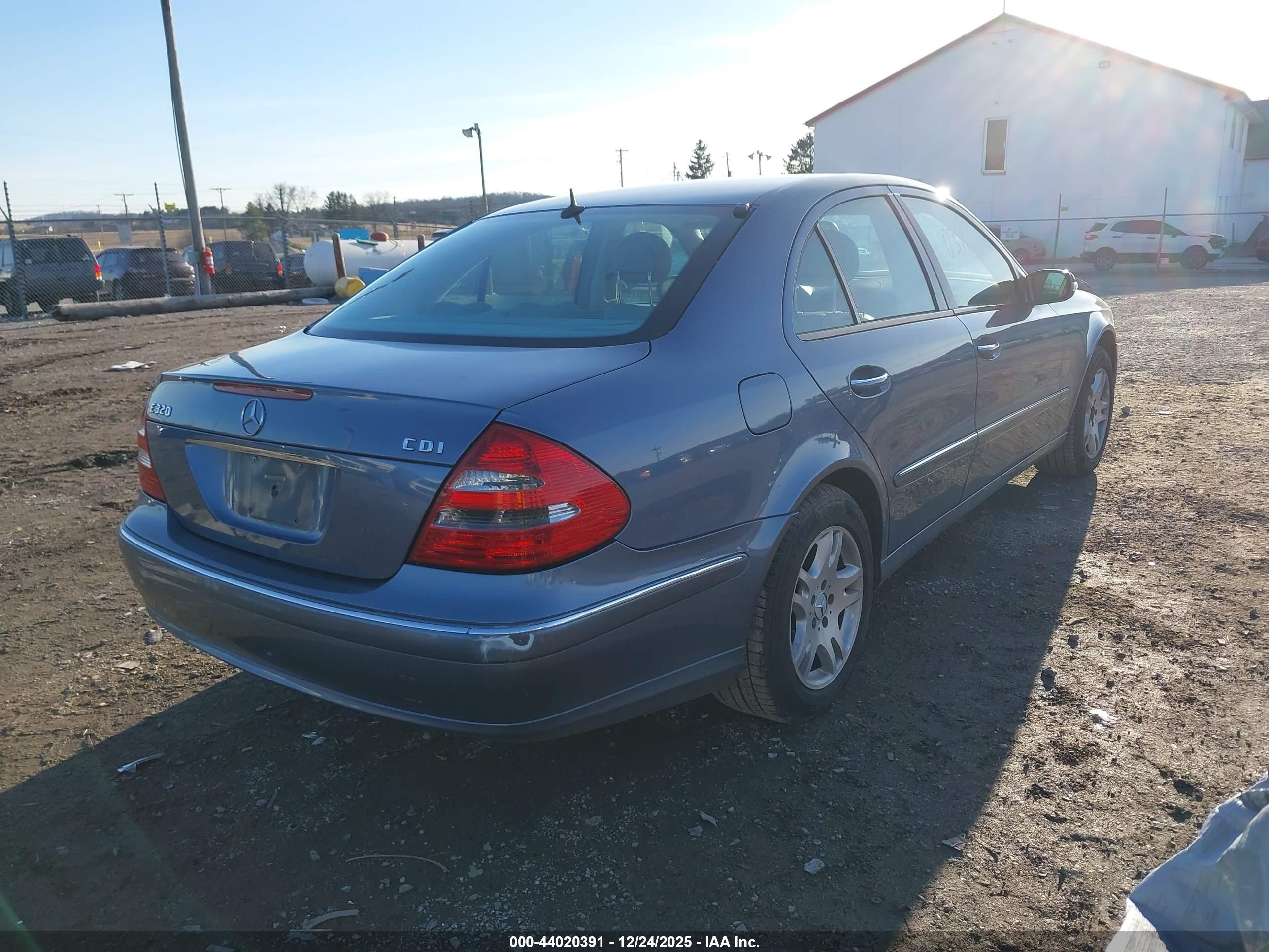 MERCEDES-BENZ E image 4