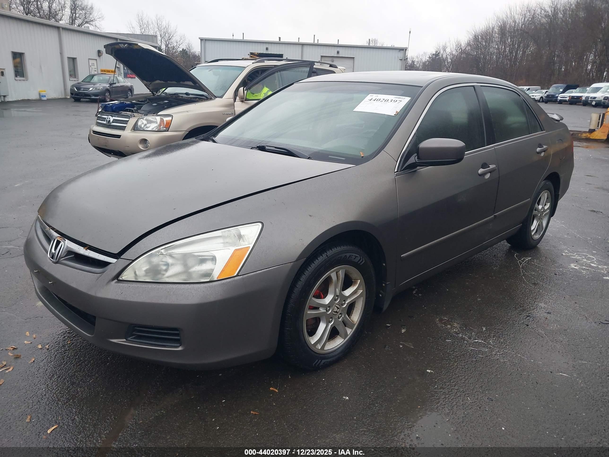 HONDA ACCORD image 2