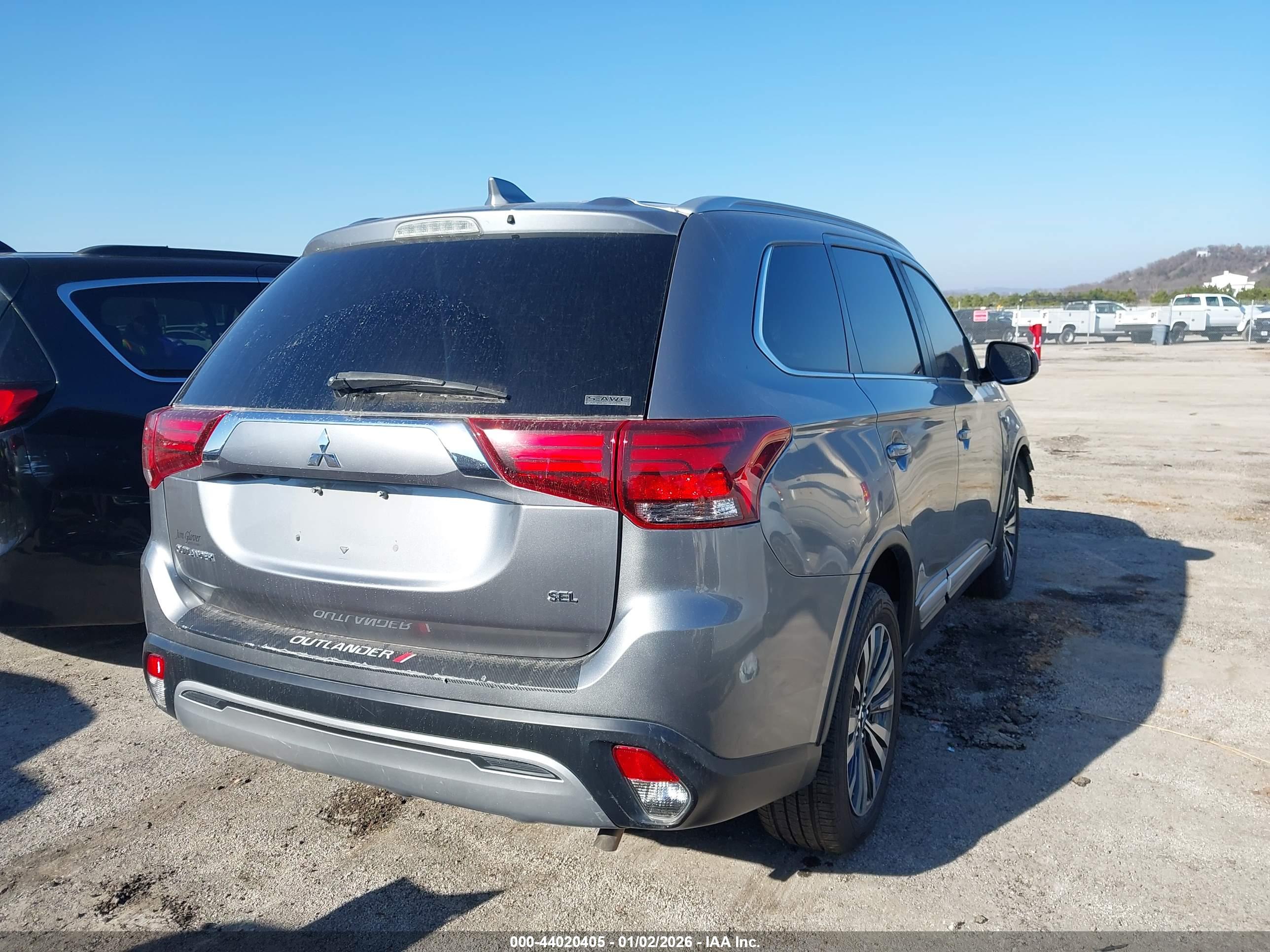 MITSUBISHI OUTLANDER image 4