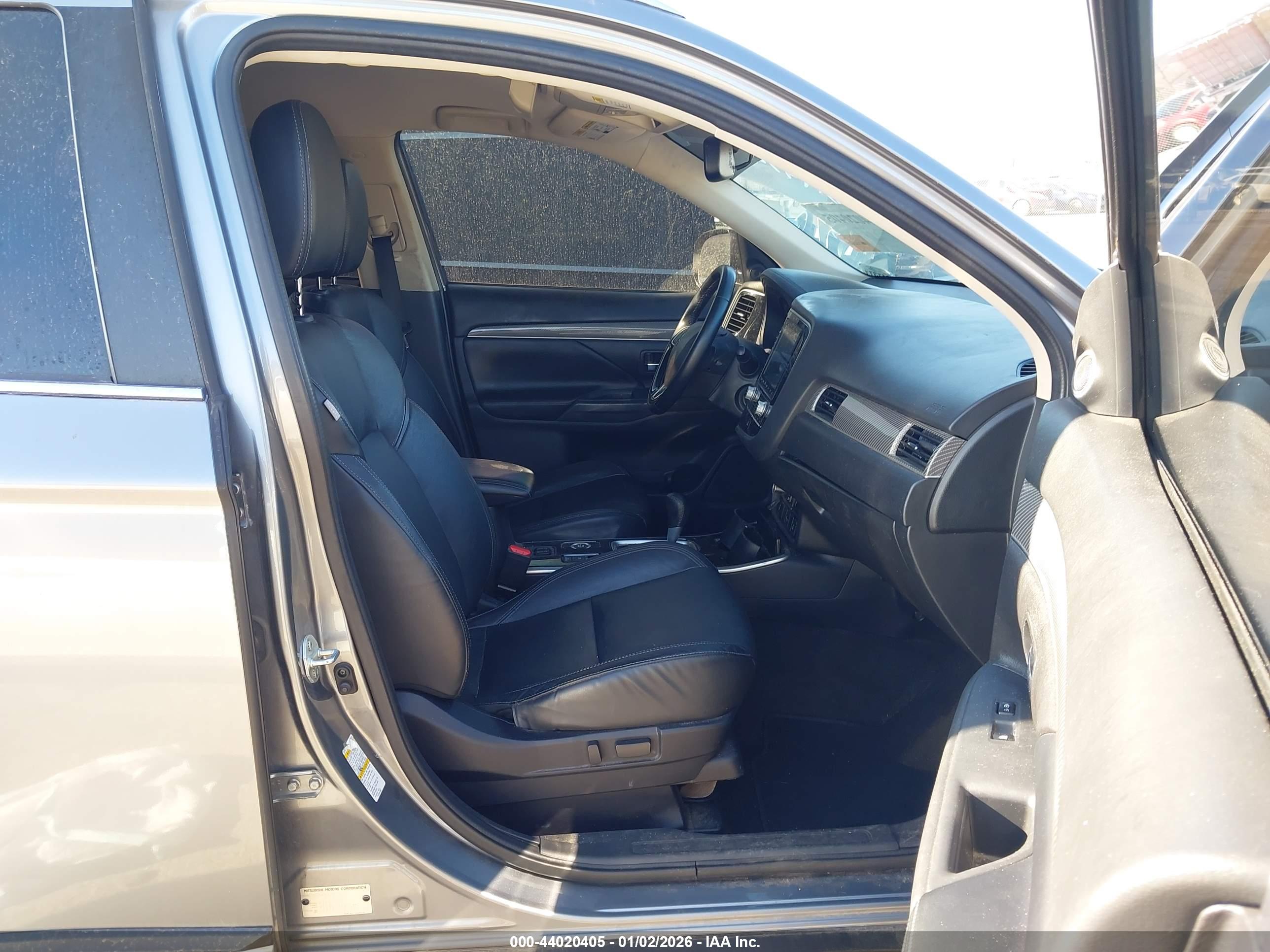 MITSUBISHI OUTLANDER image 5