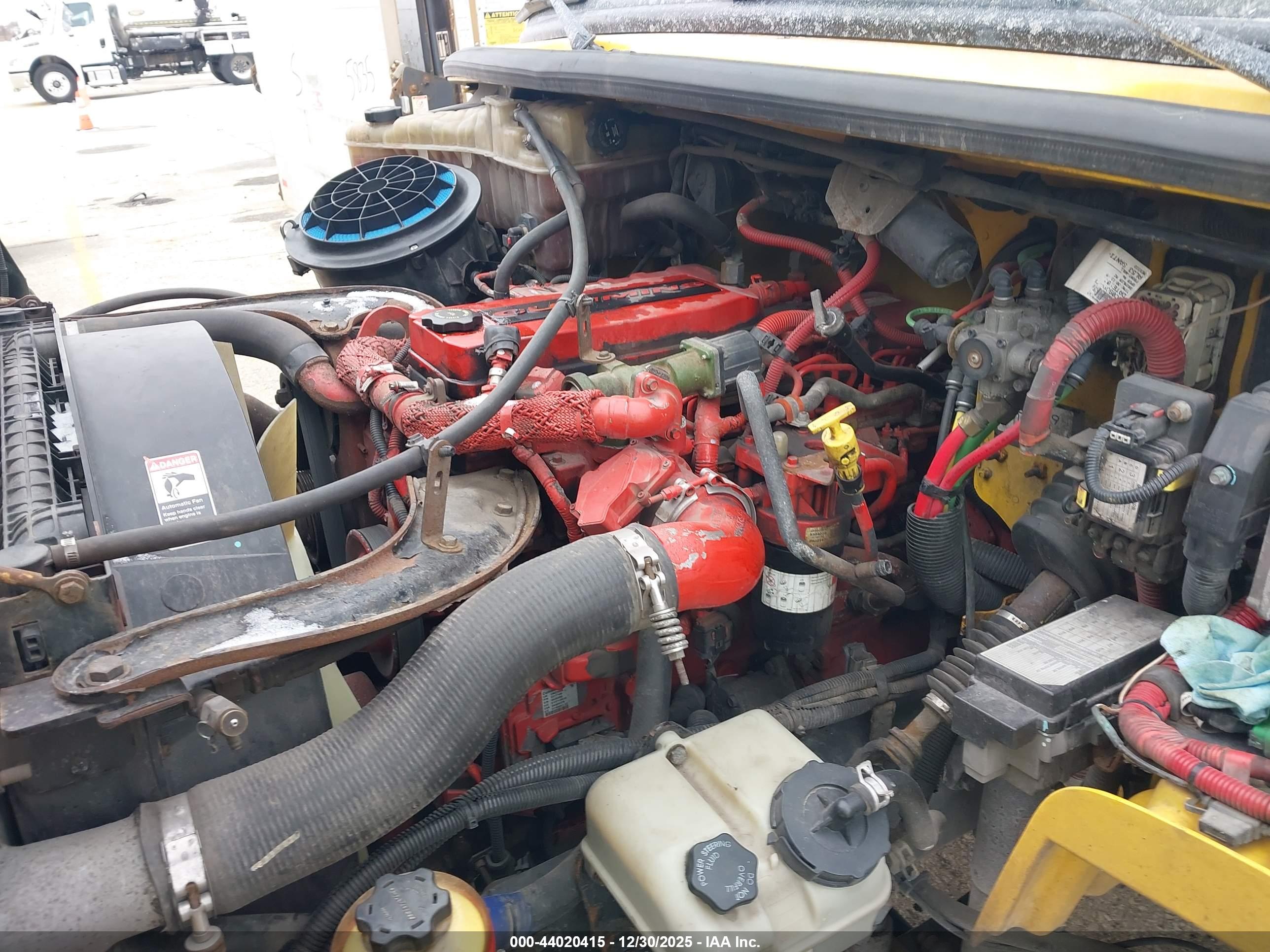 FREIGHTLINER M2 image 10