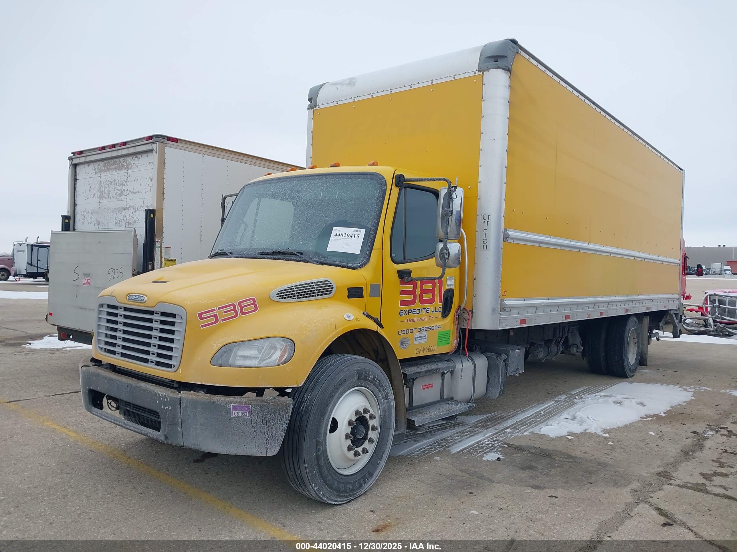 FREIGHTLINER M2 image 2