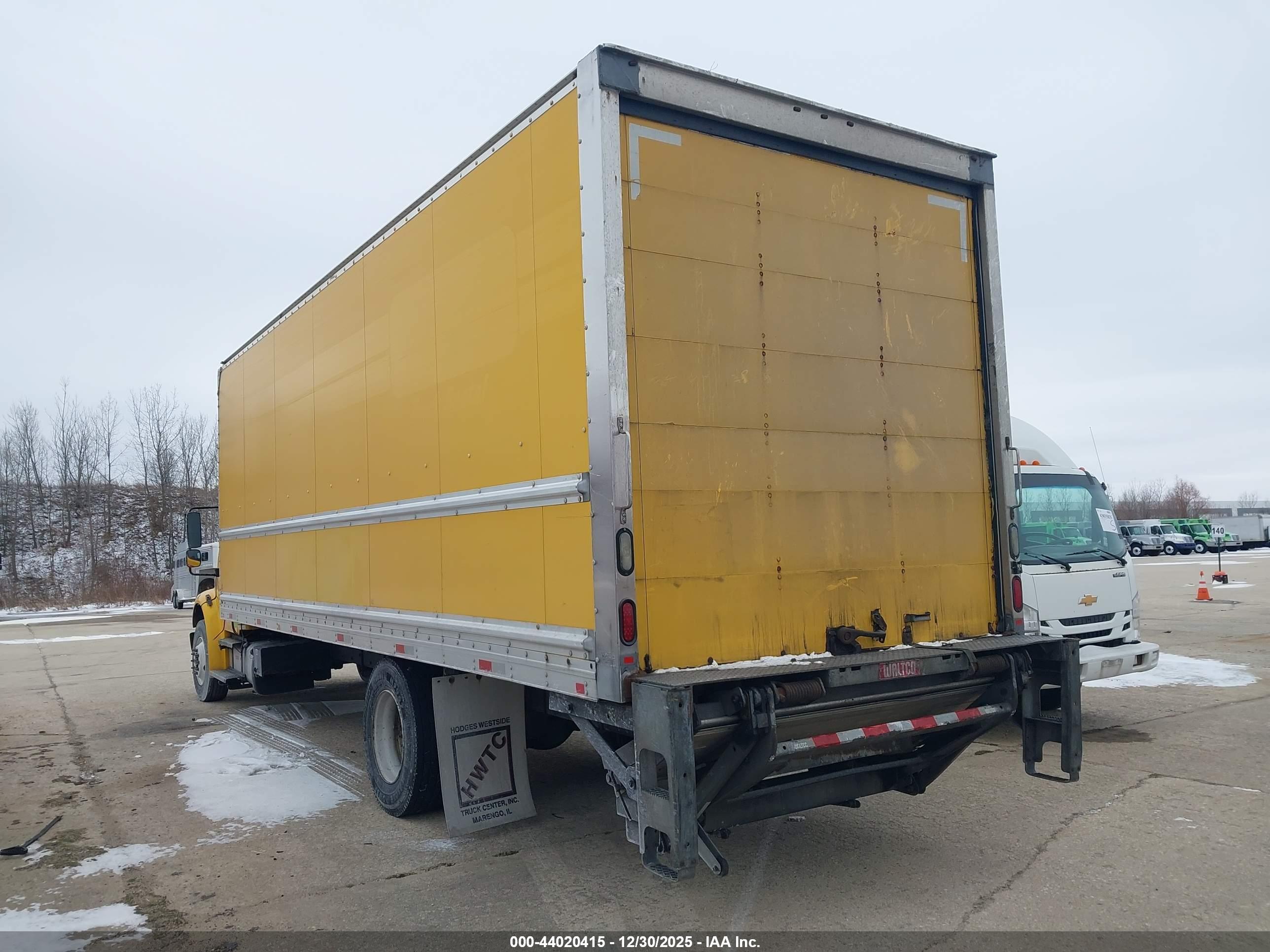 FREIGHTLINER M2 image 3