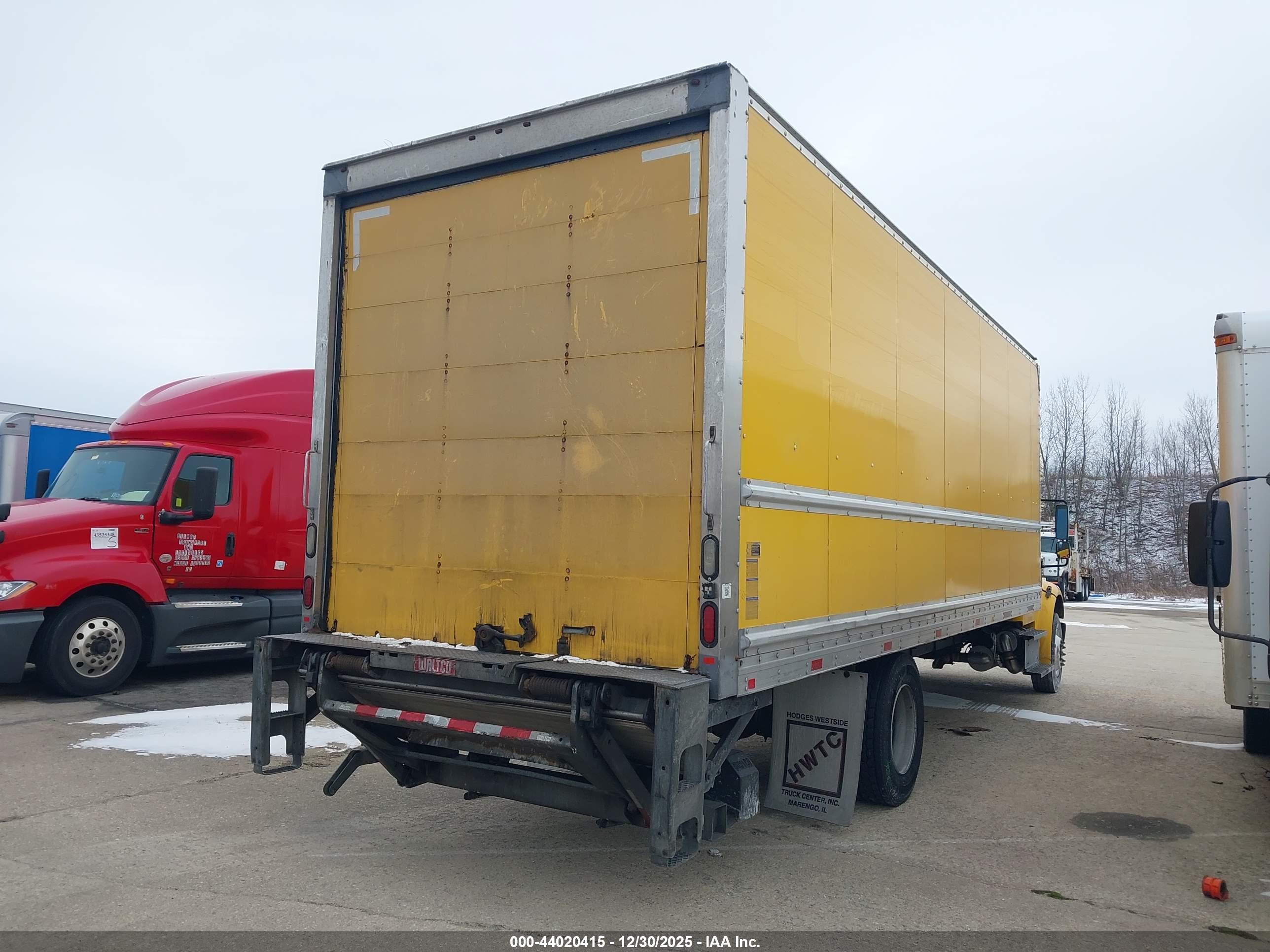 FREIGHTLINER M2 image 4