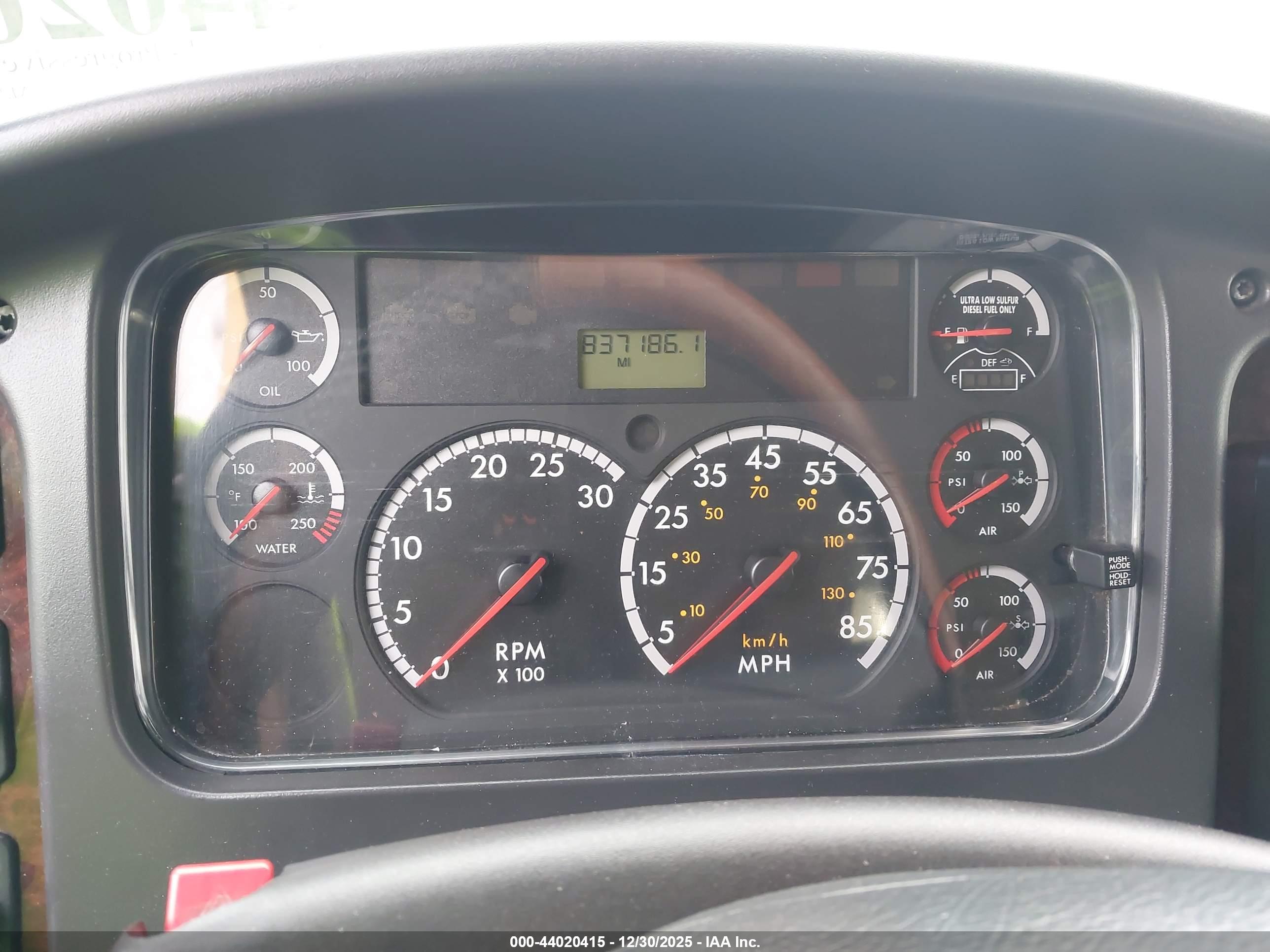 FREIGHTLINER M2 image 6