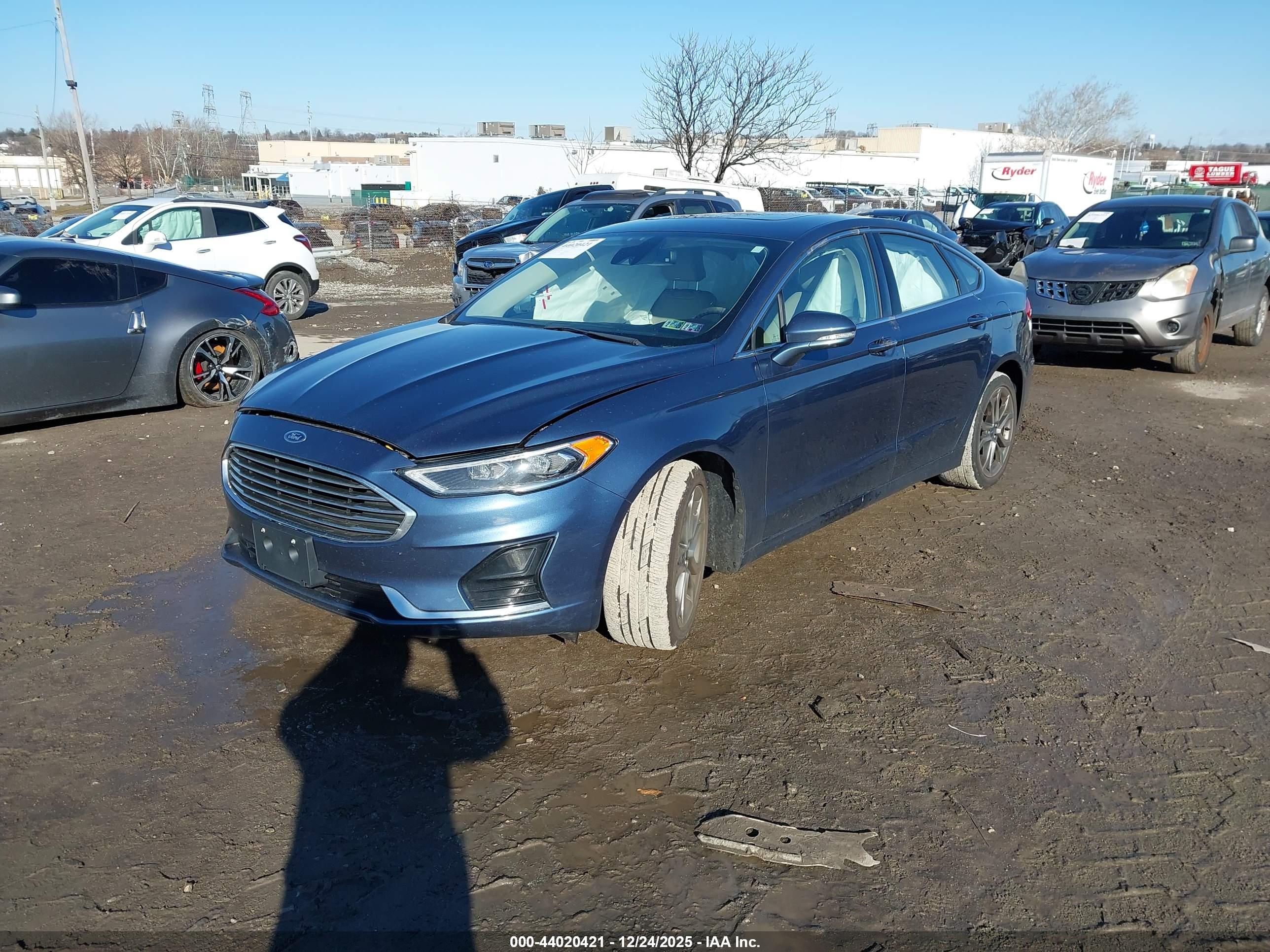 FORD FUSION image 2