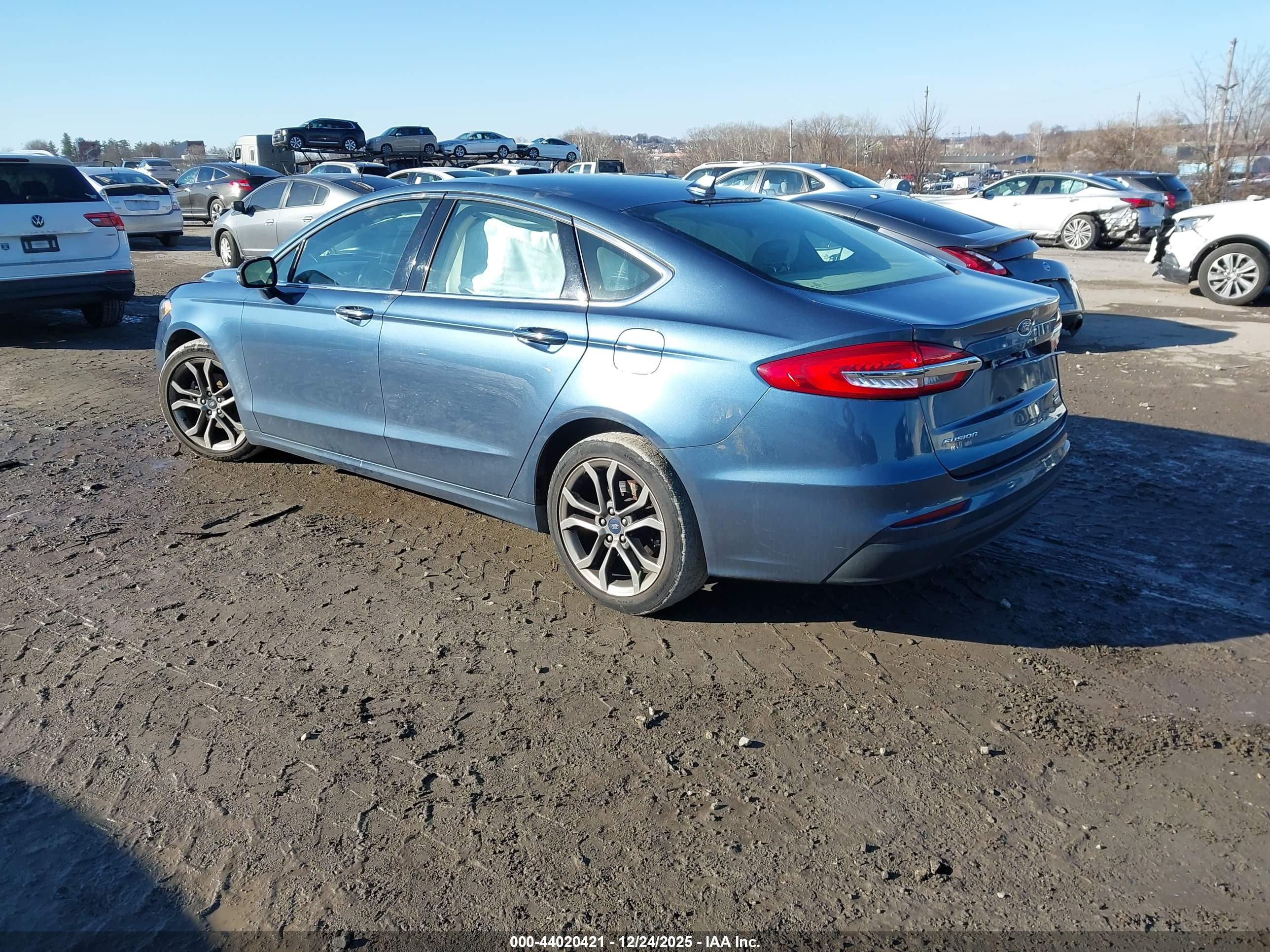 FORD FUSION image 3