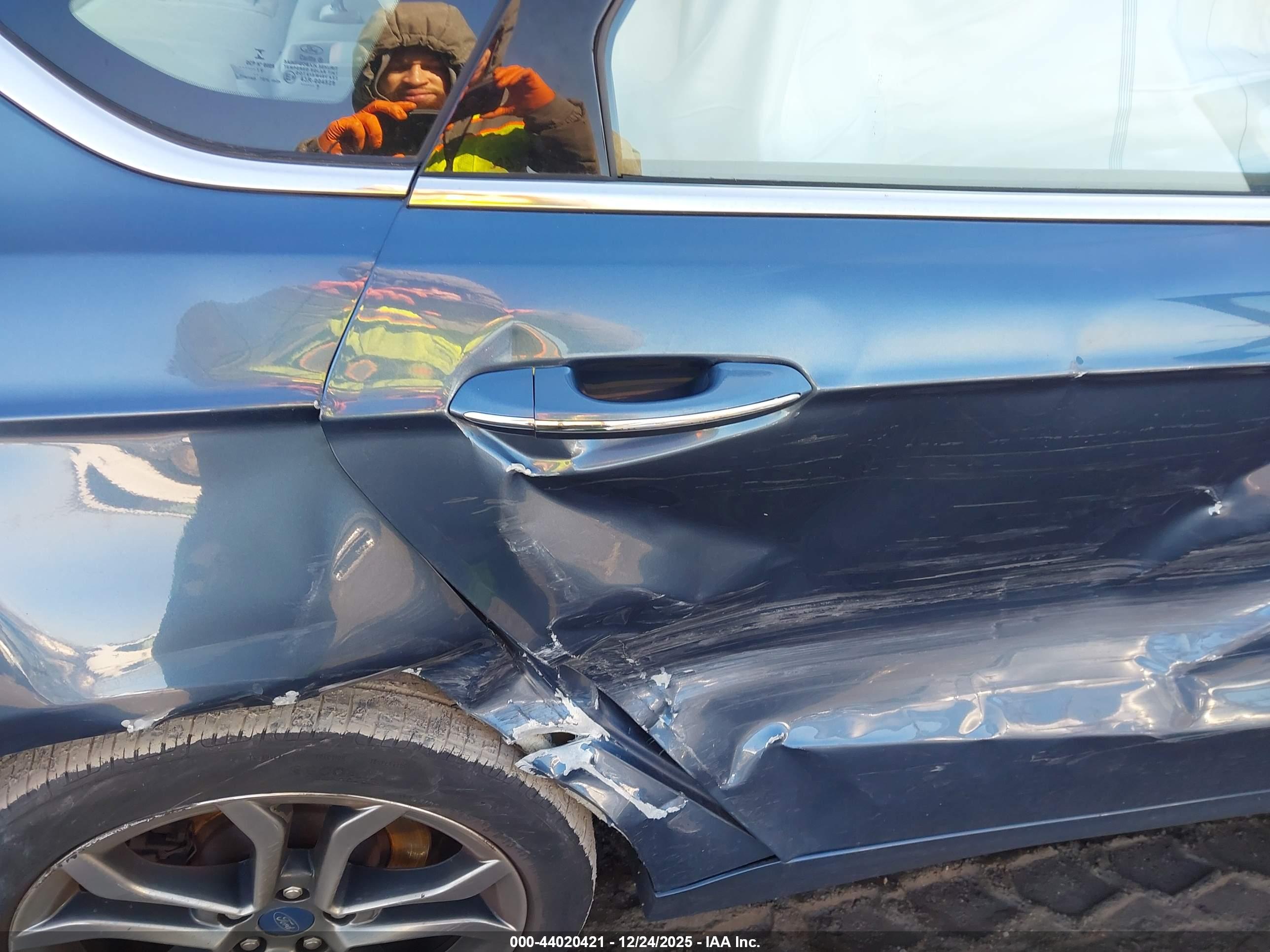 FORD FUSION image 8