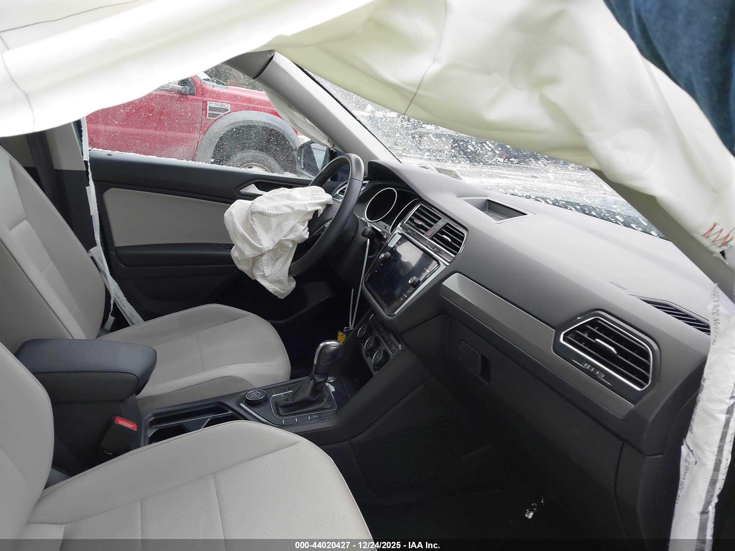 VOLKSWAGEN TIGUAN image 5