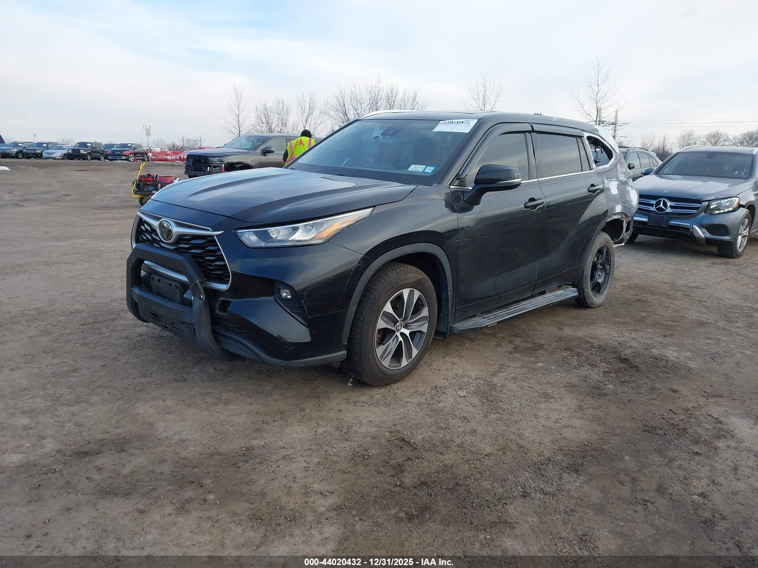 TOYOTA HIGHLANDER image 2